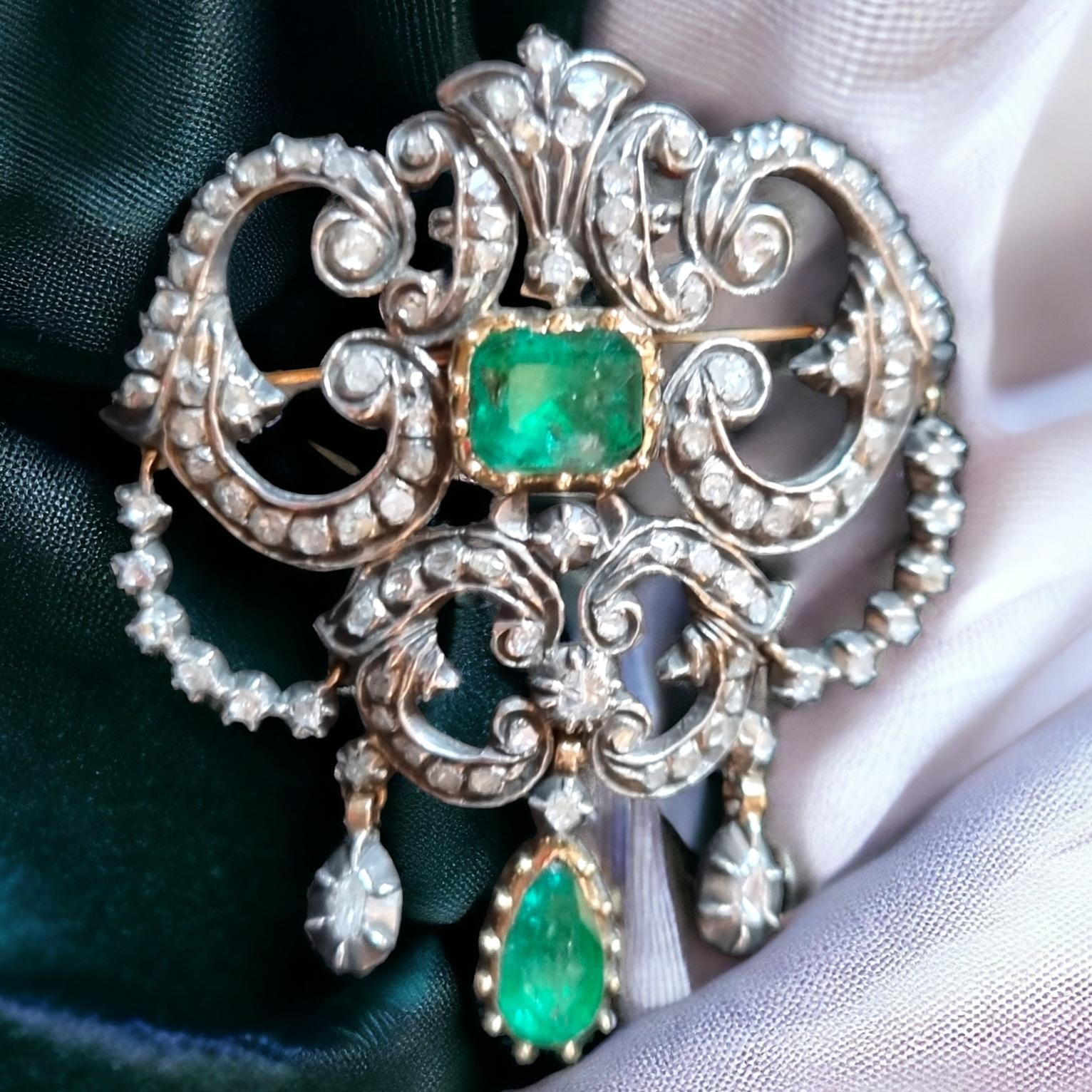 BAROQUE IBERIAN (SPAIN) EMERALD AND DIAMOND PENDANT/BROOCH 18Th Century.
A radiant, ravishing, and regal Baroque (Georgian/Iberian Spain) pendant/brooch XVIII Century. Finely handcrafted in darkened silver over 18K yellow gold. Displays 2 exquisite