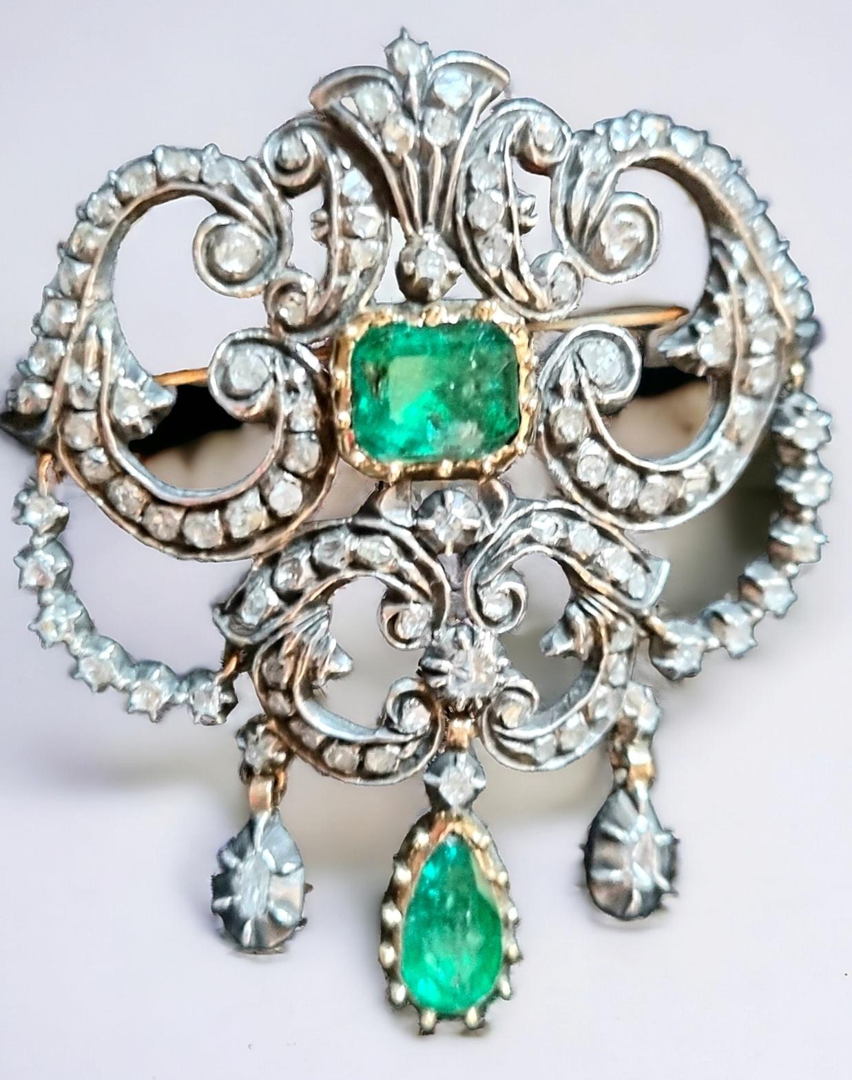 Taille émeraude Pendentif/broche baroque ibérique (Espagne) en émeraudes et diamants 18ème siècle en vente
