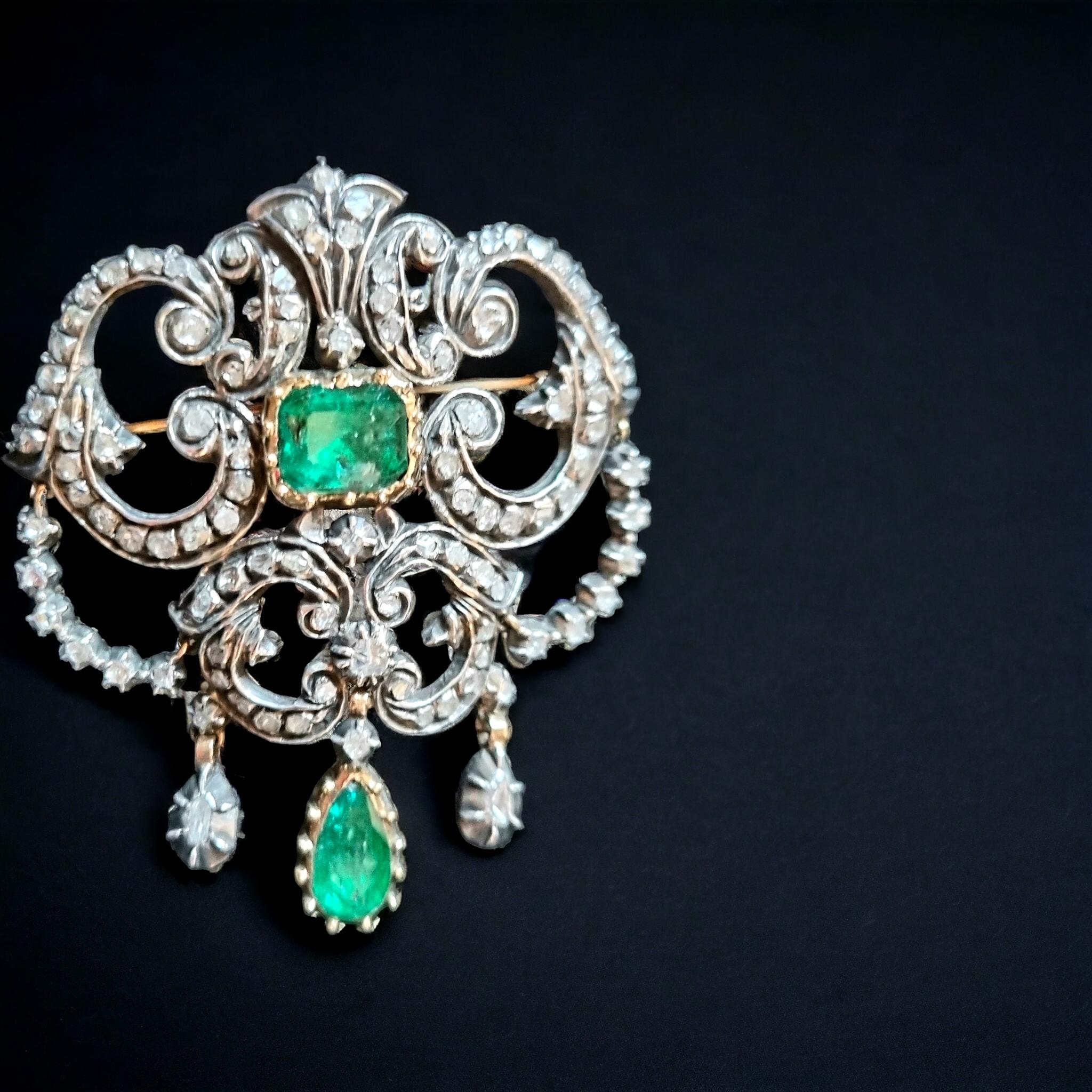 Barocker iberischer (spanischer) Smaragd- und Diamant-Anhänger/Brosche aus dem 18. Jahrhundert für Damen oder Herren im Angebot