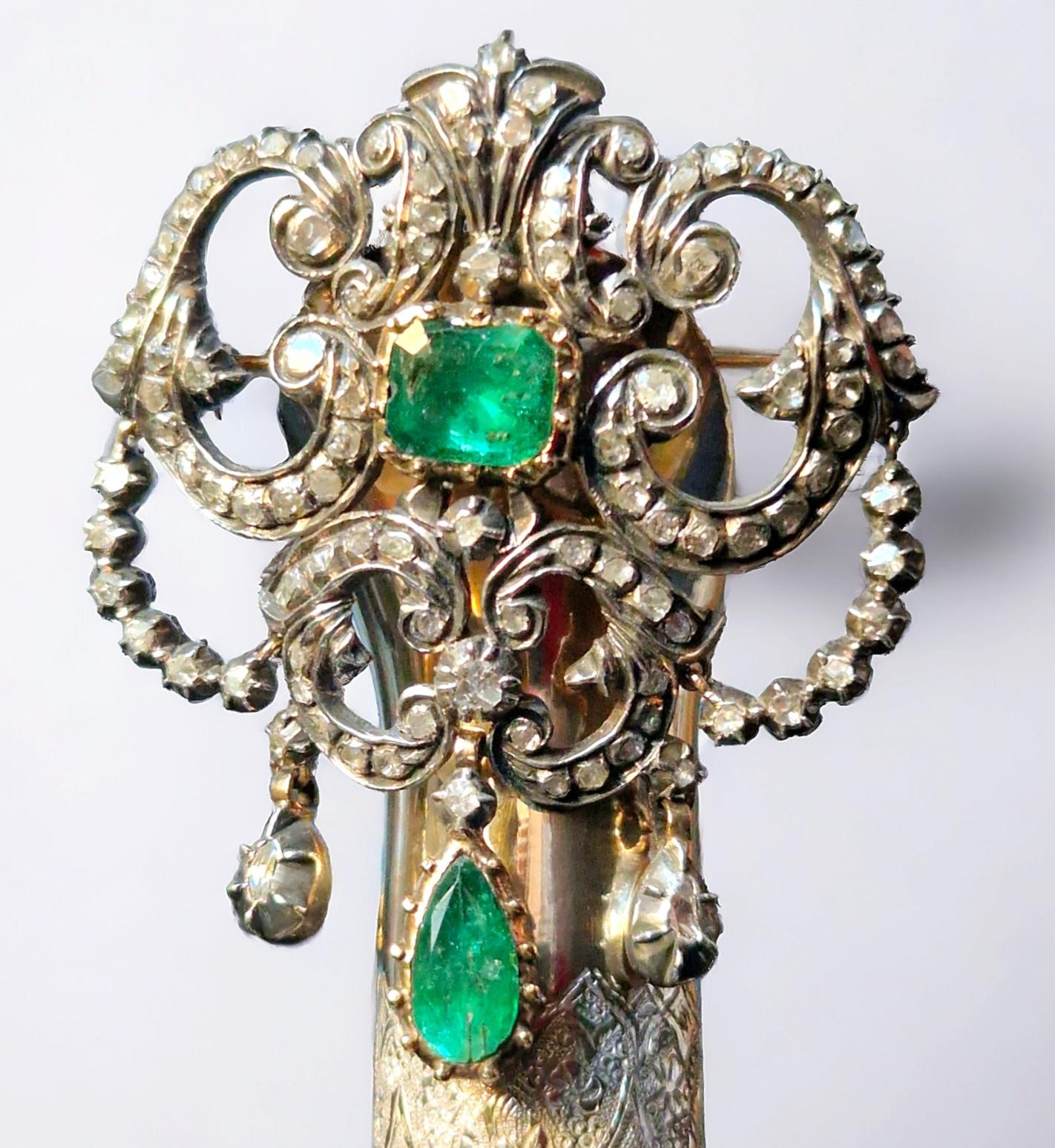 Pendentif/broche baroque ibérique (Espagne) en émeraudes et diamants 18ème siècle en vente 3
