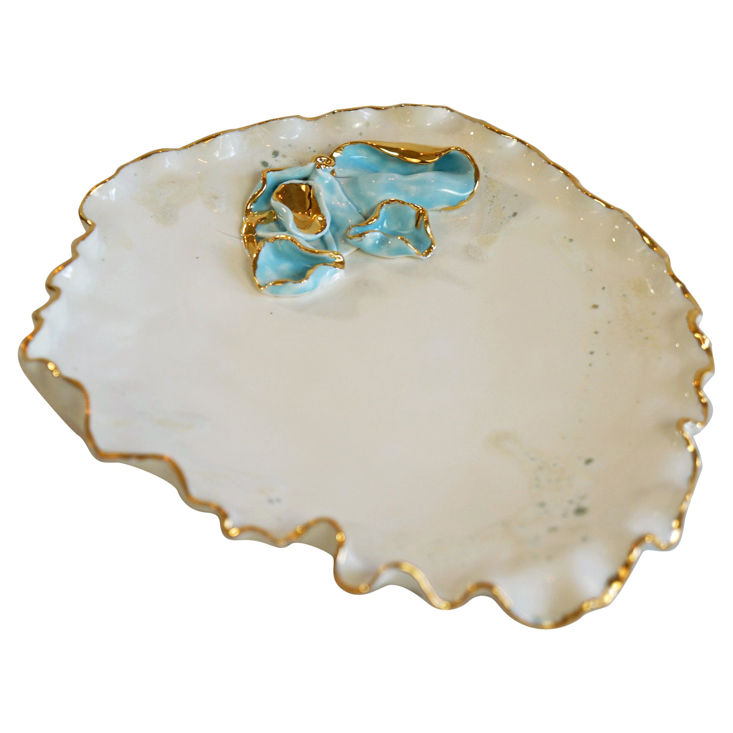 Assiette en porcelaine beige d'inspiration baroque  - la designer Hania Jneid