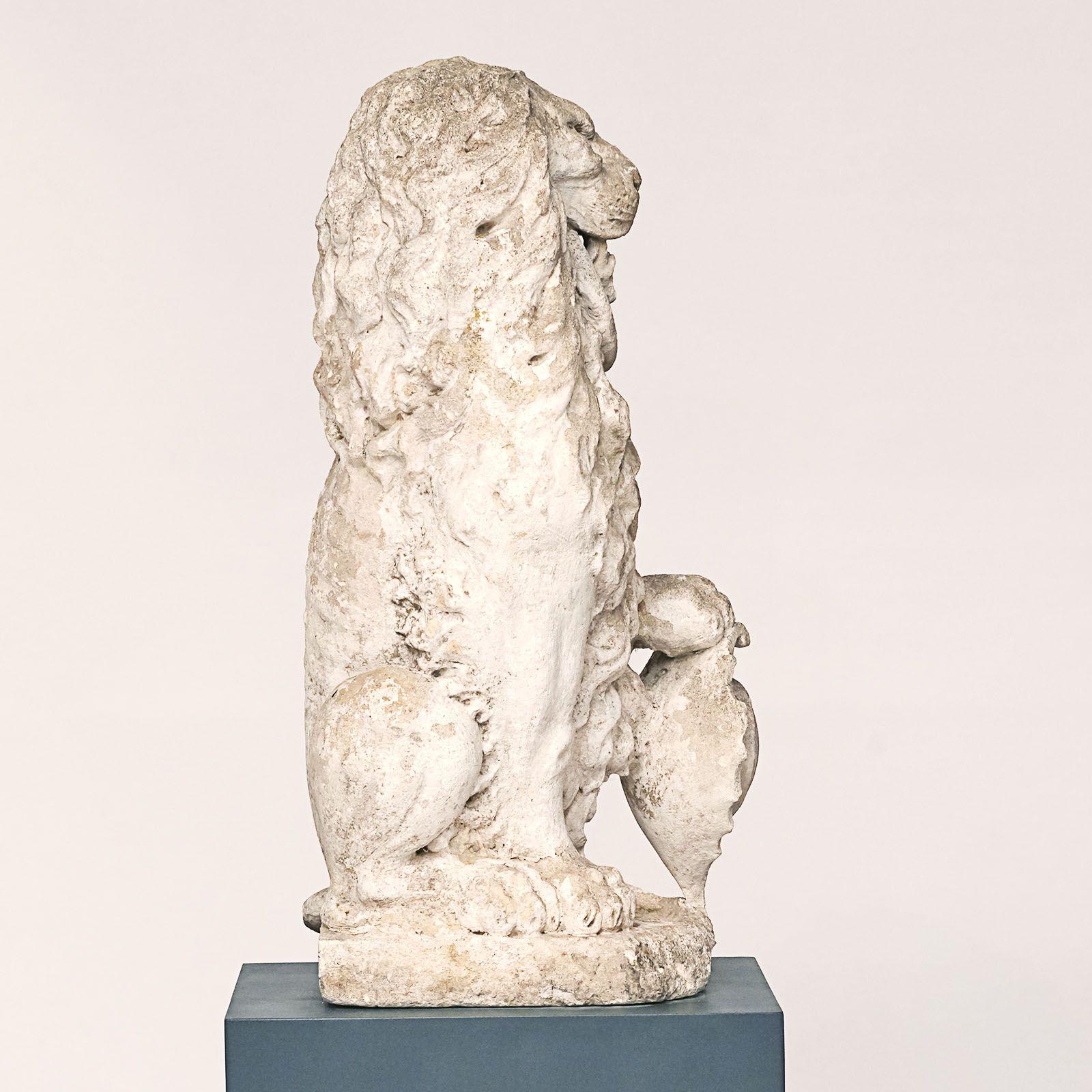 Lion baroque en pierre calcaire de Solgården, vers les années 1700 en vente 2