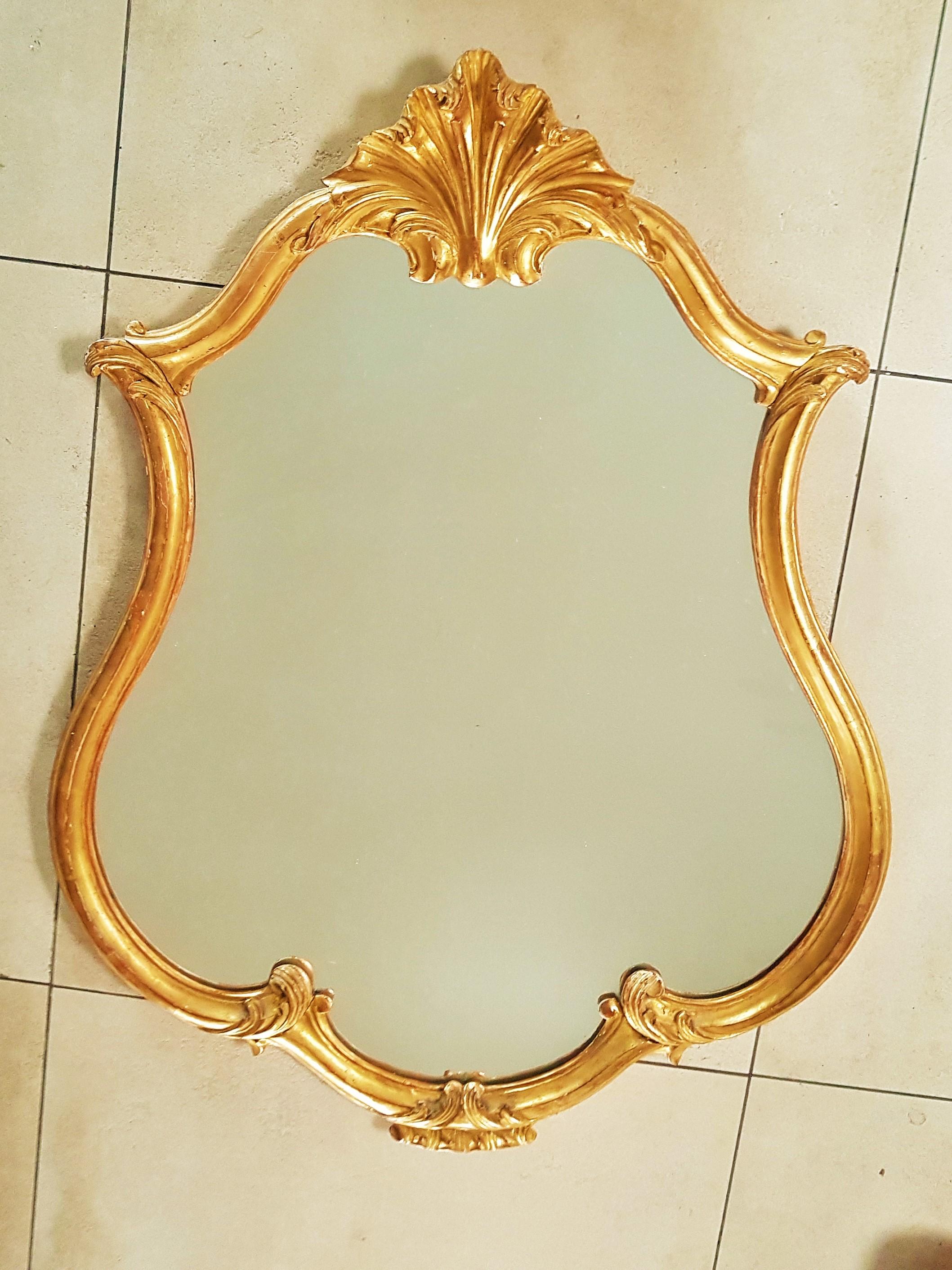 Francese Specchio da parete barocco Luigi XV in oro, Francia 1780 in vendita