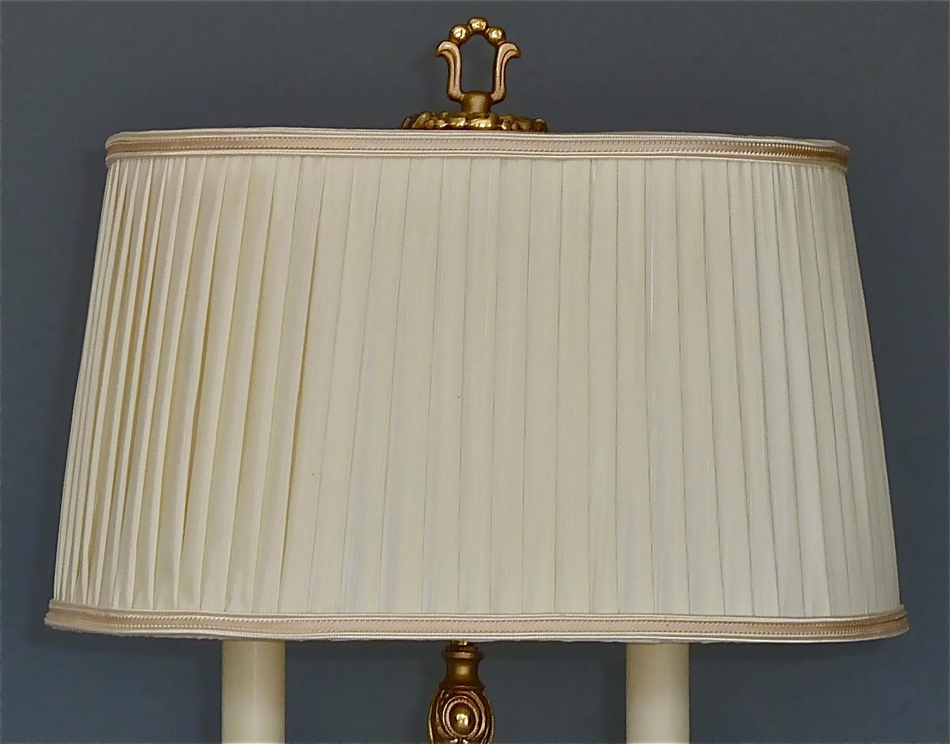 Baroque Maison Jansen Style Midcentury Table Lamp Brass Leaf Decor Germany 1950s en vente 3