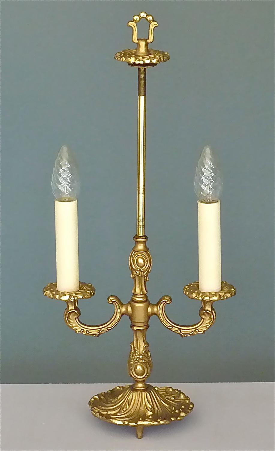 Baroque Maison Jansen Style Midcentury Table Lamp Brass Leaf Decor Germany 1950s en vente 7