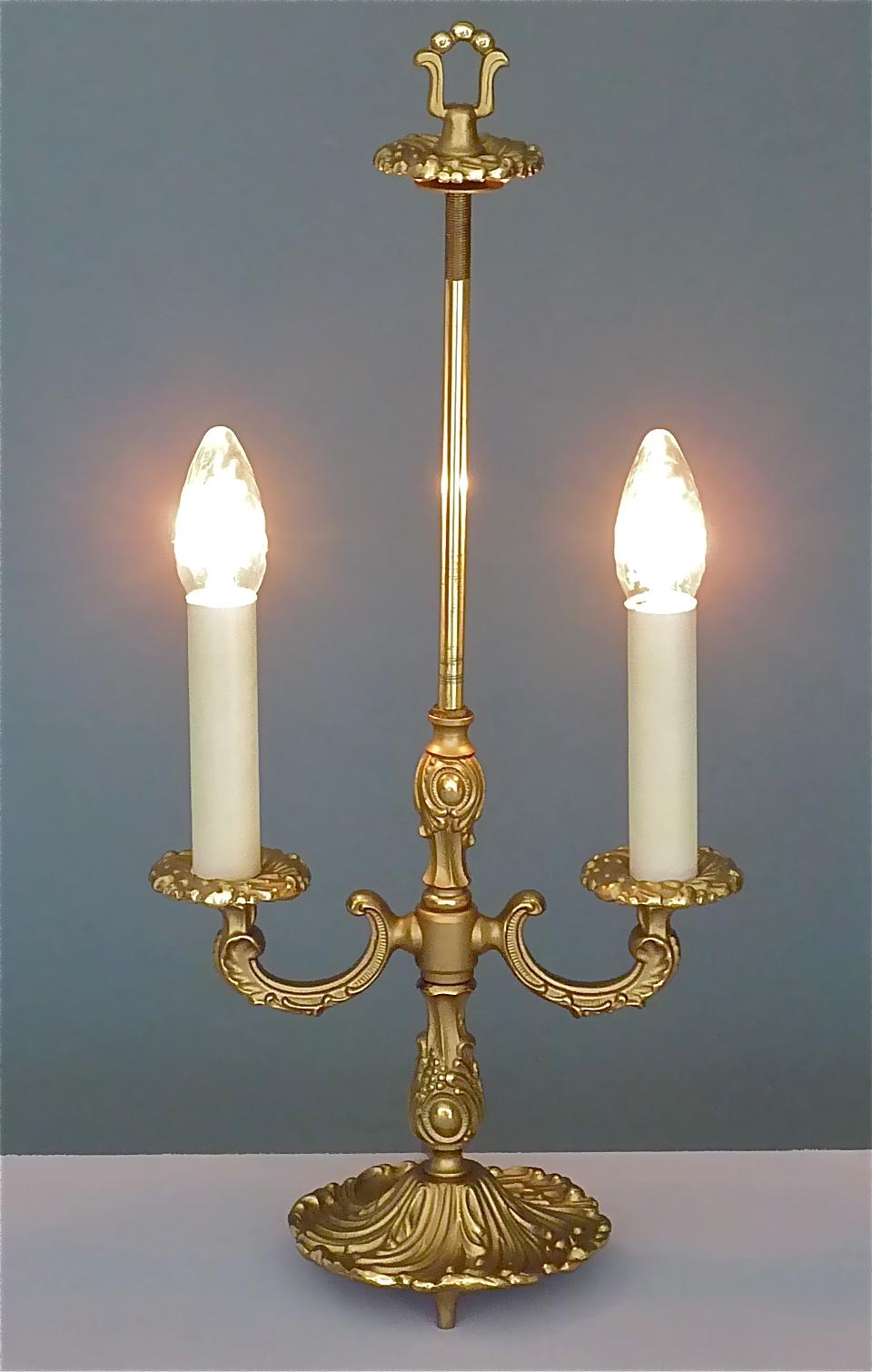 Allemand Baroque Maison Jansen Style Midcentury Table Lamp Brass Leaf Decor Germany 1950s en vente