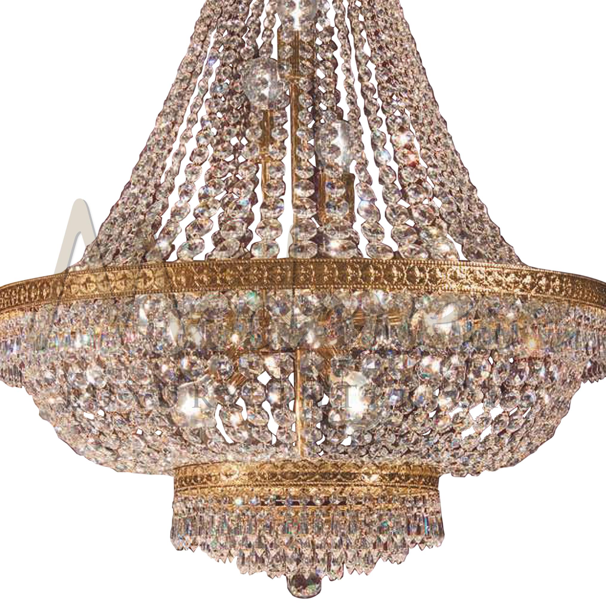 Wunderschöner 12 Lights Kronleuchter mit klarem Scholer-Kristall in 24kt Gold überzogen (Barock) im Angebot