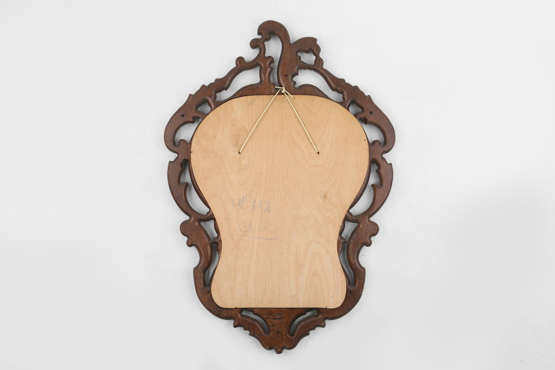 Miroir baroque avec cadre en chêne orné et sculpté à la main, France années 1950 en vente 3