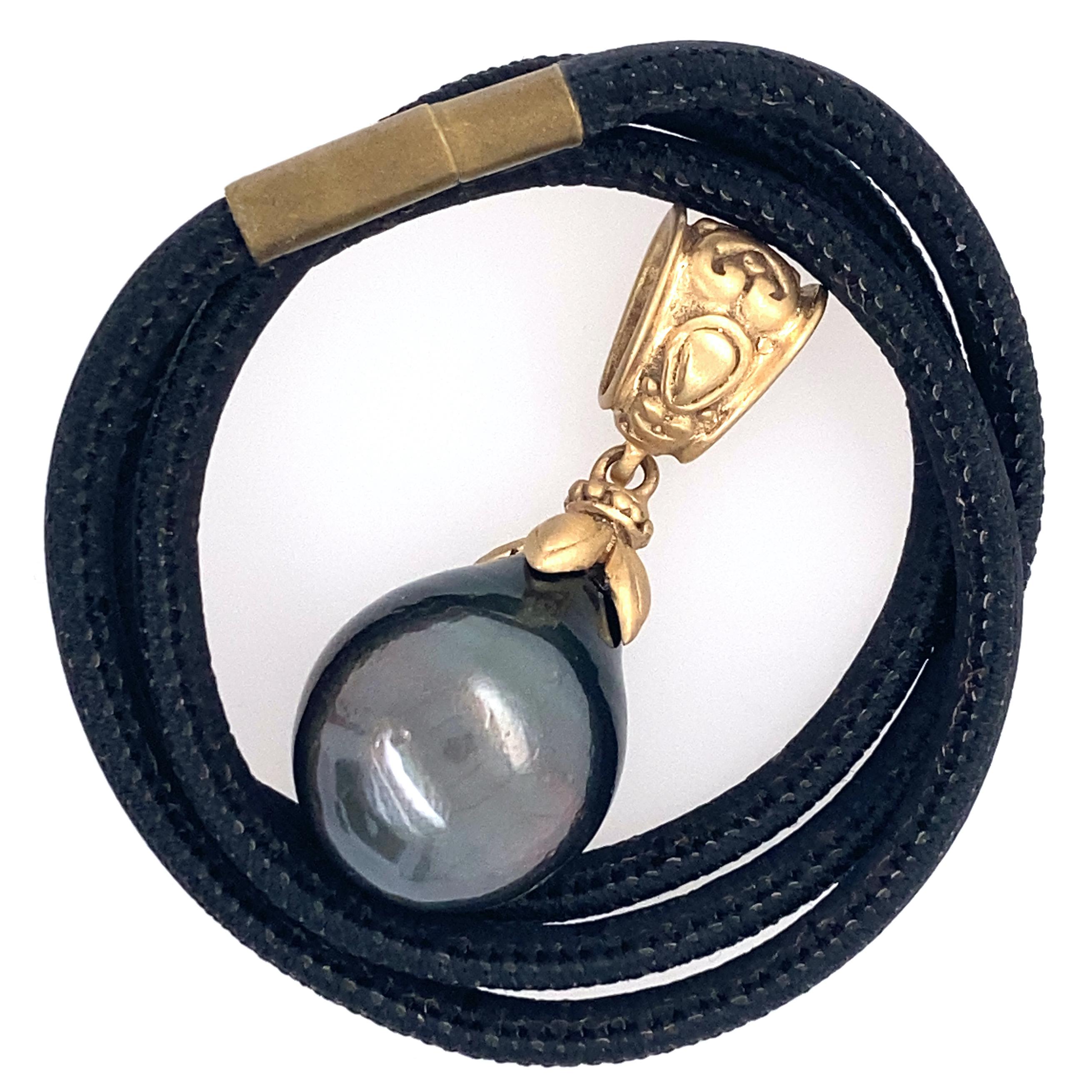 Baroque 15mm Tahitian Black Pearl Pendant or Fob in 18 Karat Yellow Gold 5