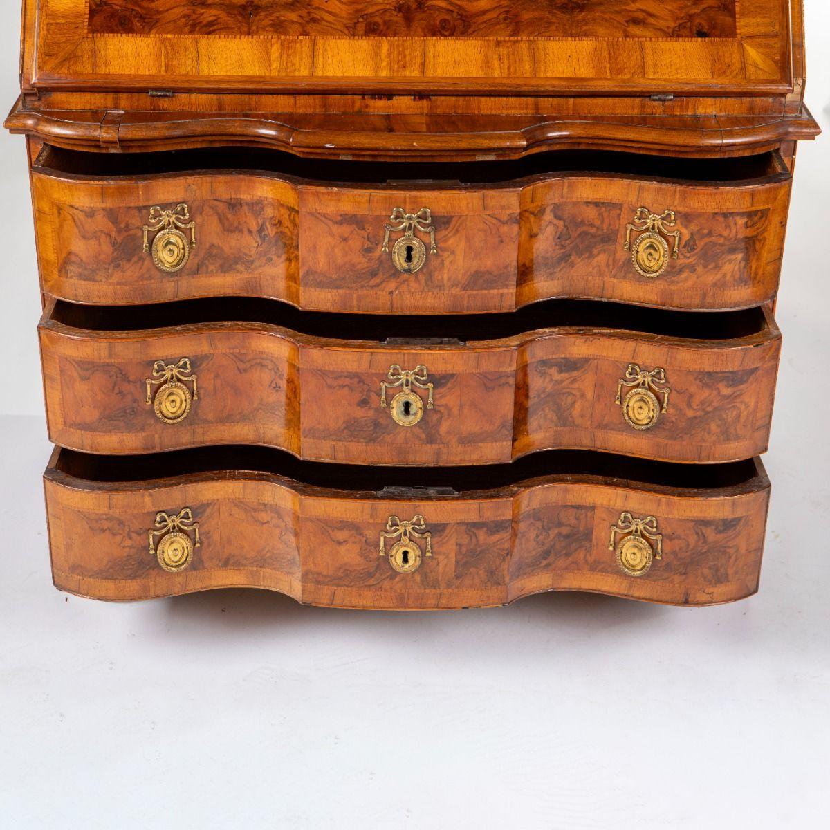 Sekretär Barock In Nussbaum aus Norddeutschland im Angebot 8