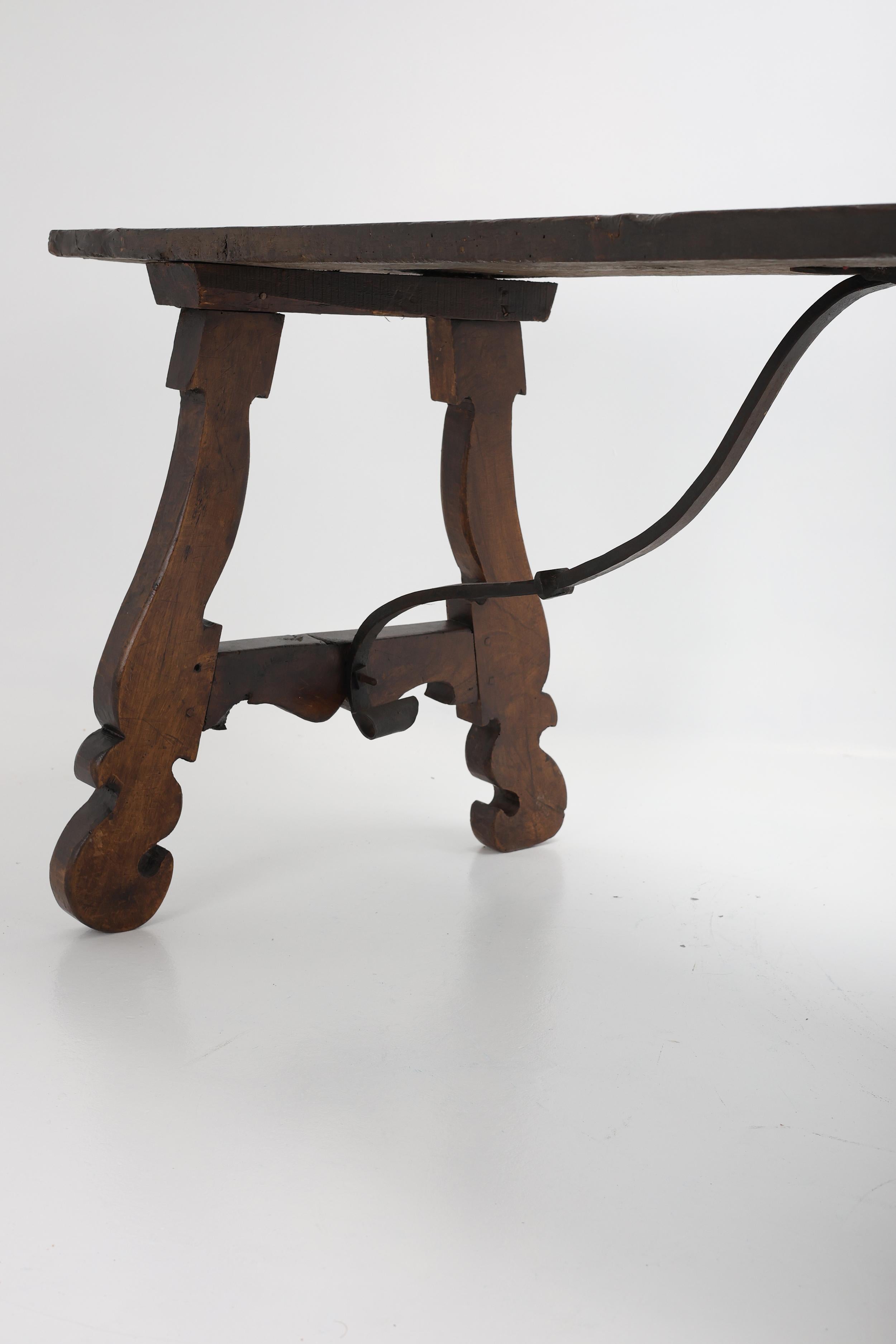Barocker Tisch aus Eiche, 1760 in Italien hergestellt im Angebot 7