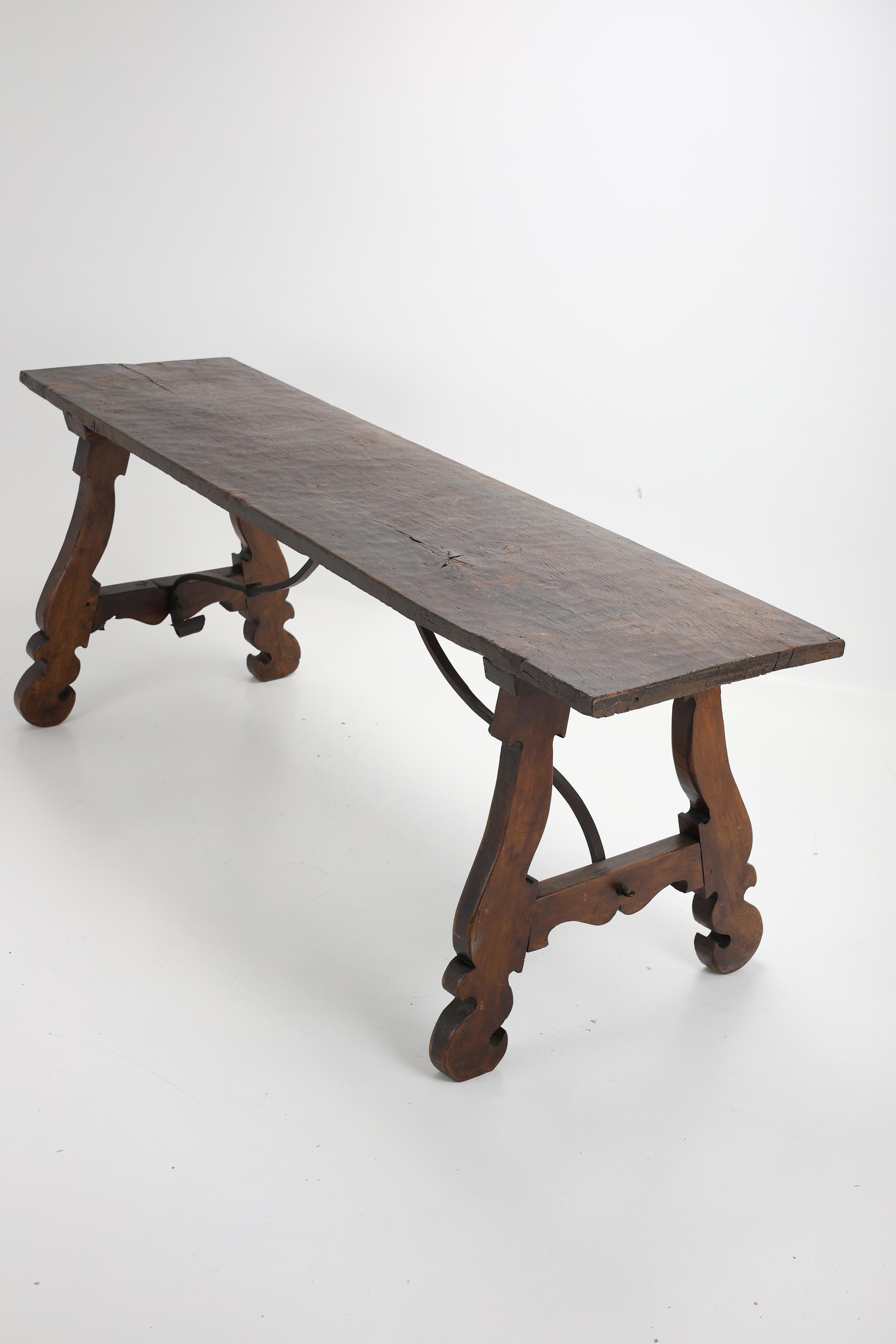 Barocker Tisch aus Eiche, 1760 in Italien hergestellt im Angebot 1