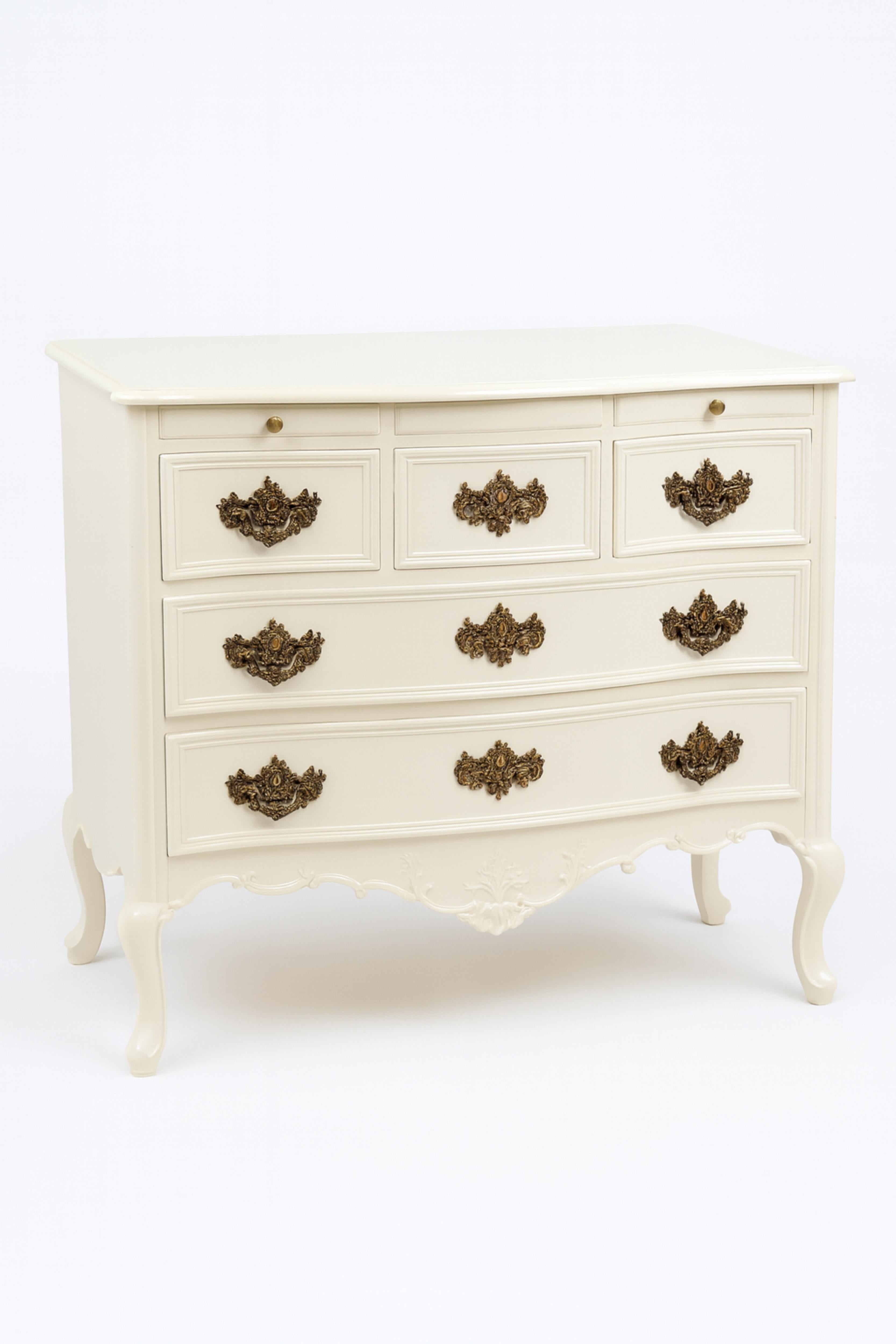 Baroque Off White Lacquer Chest Of Drawers, 19th Century Latón en venta