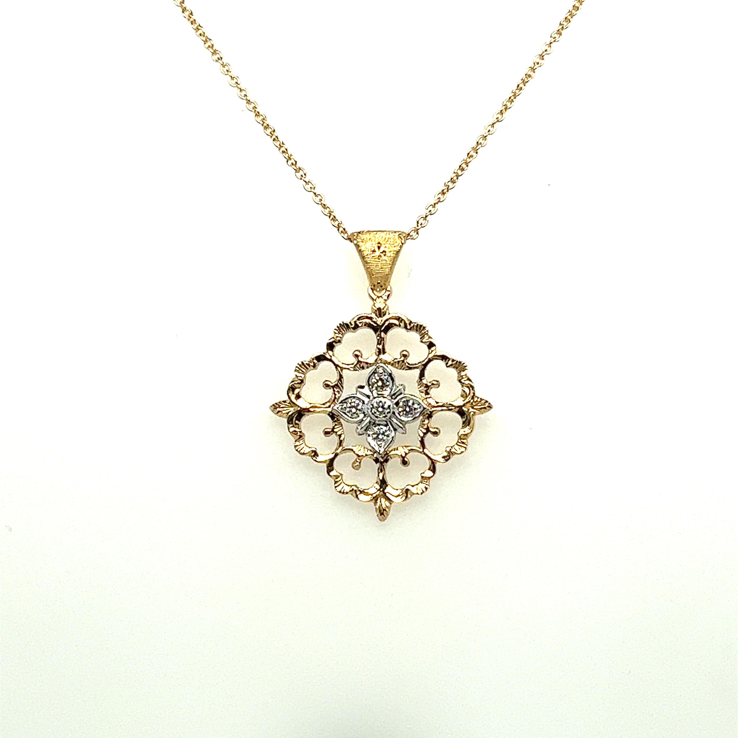 Discover this superb openwork baroque necklace, a true masterpiece that combines the elegance of 18-carat yellow gold with the brilliance of diamonds. This necklace is a true work of art, designed with exceptional attention to detail and a