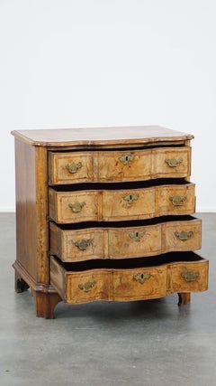 Baroque organ-bent walnut antique chest of drawers from the 18th century
