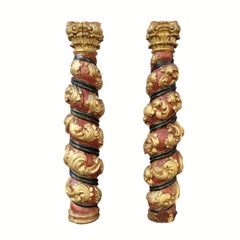 Pareja barroca de columnas salomónicas de un Retablo, madera dorada y pintada