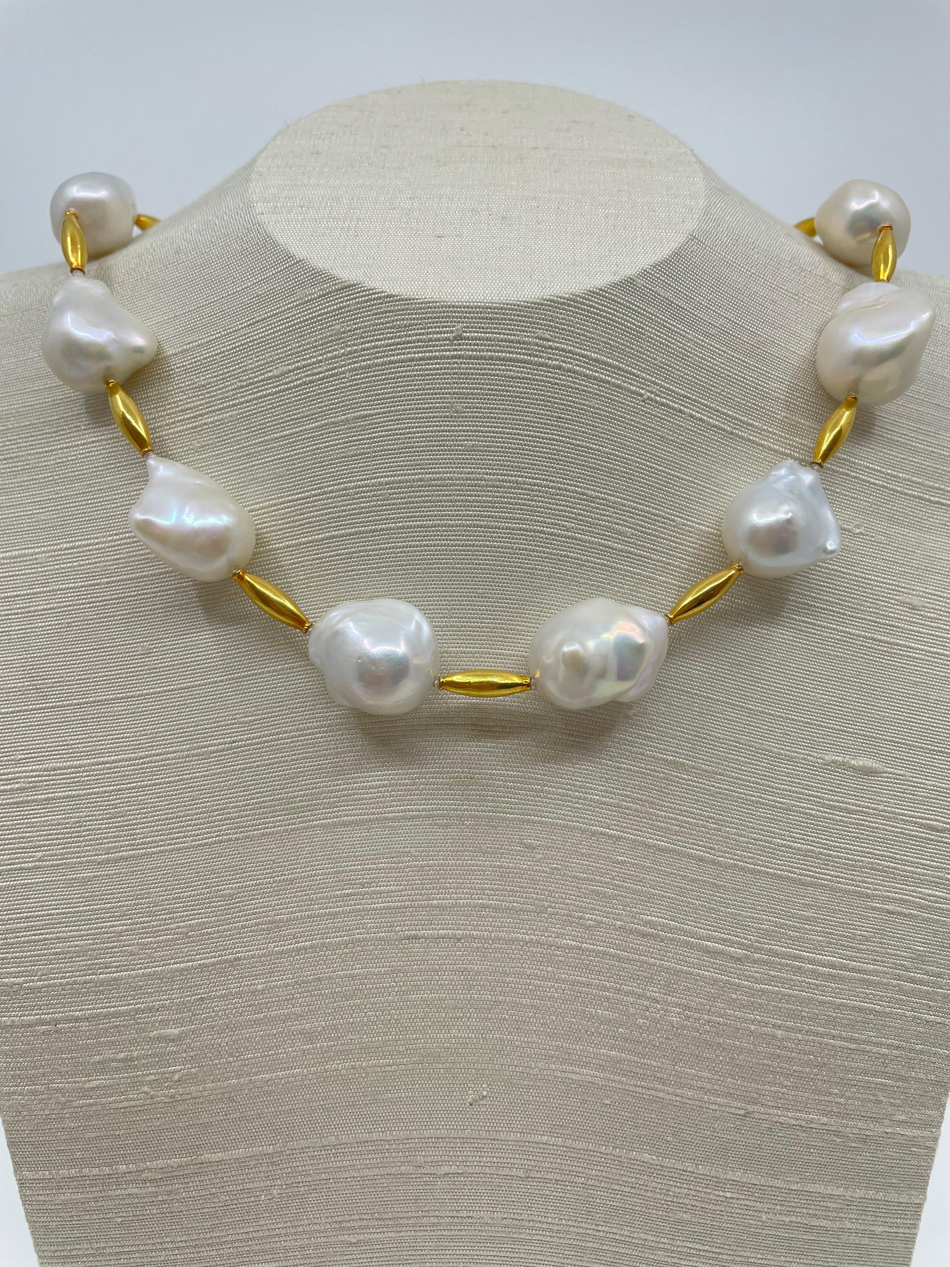 Barocke Perlen & 18K Gold Halskette für Damen oder Herren im Angebot