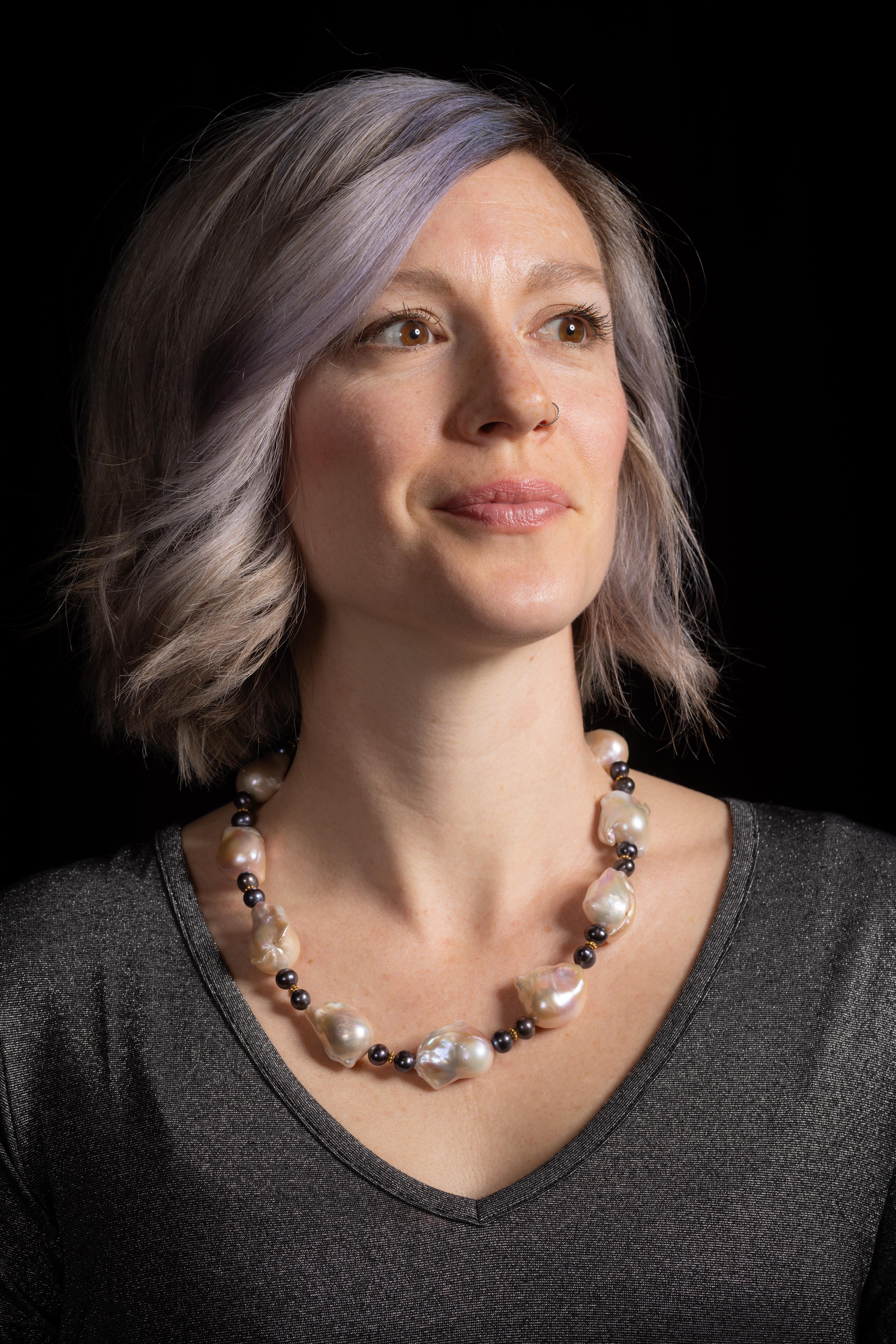 Baroque Pearl, 22K Gold and Black Tahitian Pearl Beaded Necklace For Sale 1