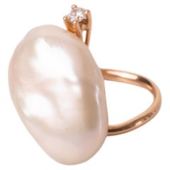 Barocker Ring mit Perlen und Diamanten