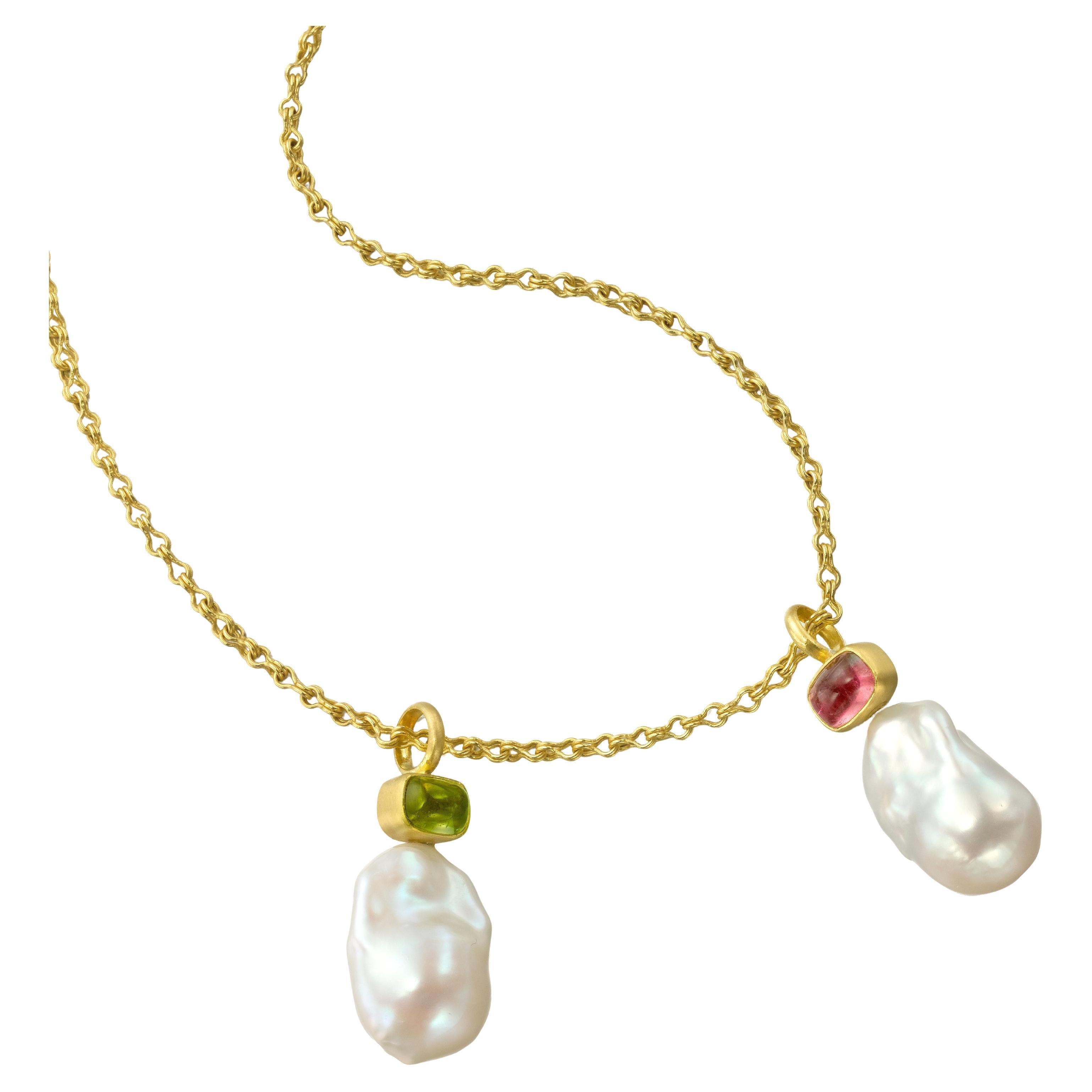 Pendentif en perles baroques et tourmaline verte