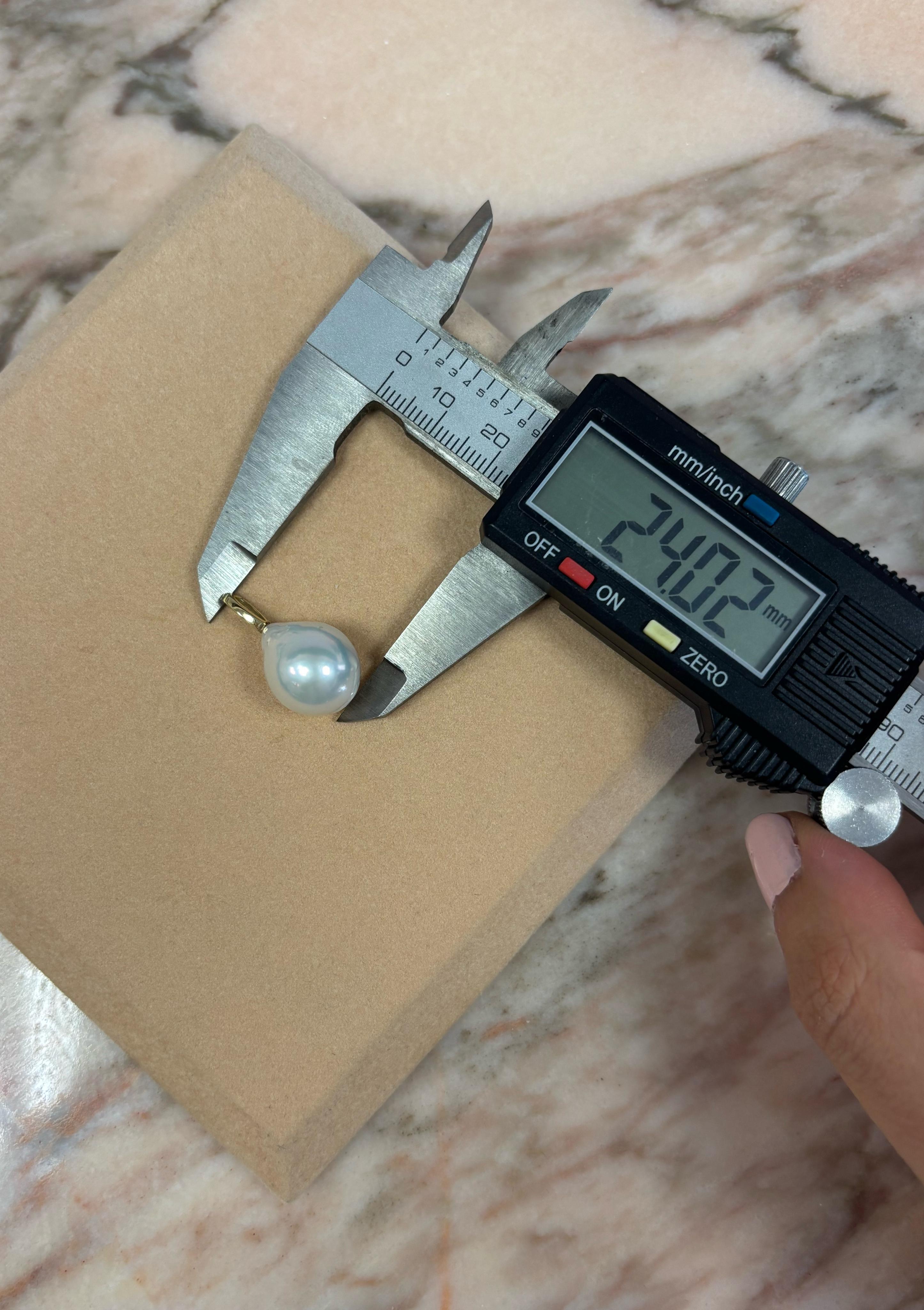 Charm barocco con perle, oro 18 carati in vendita 2