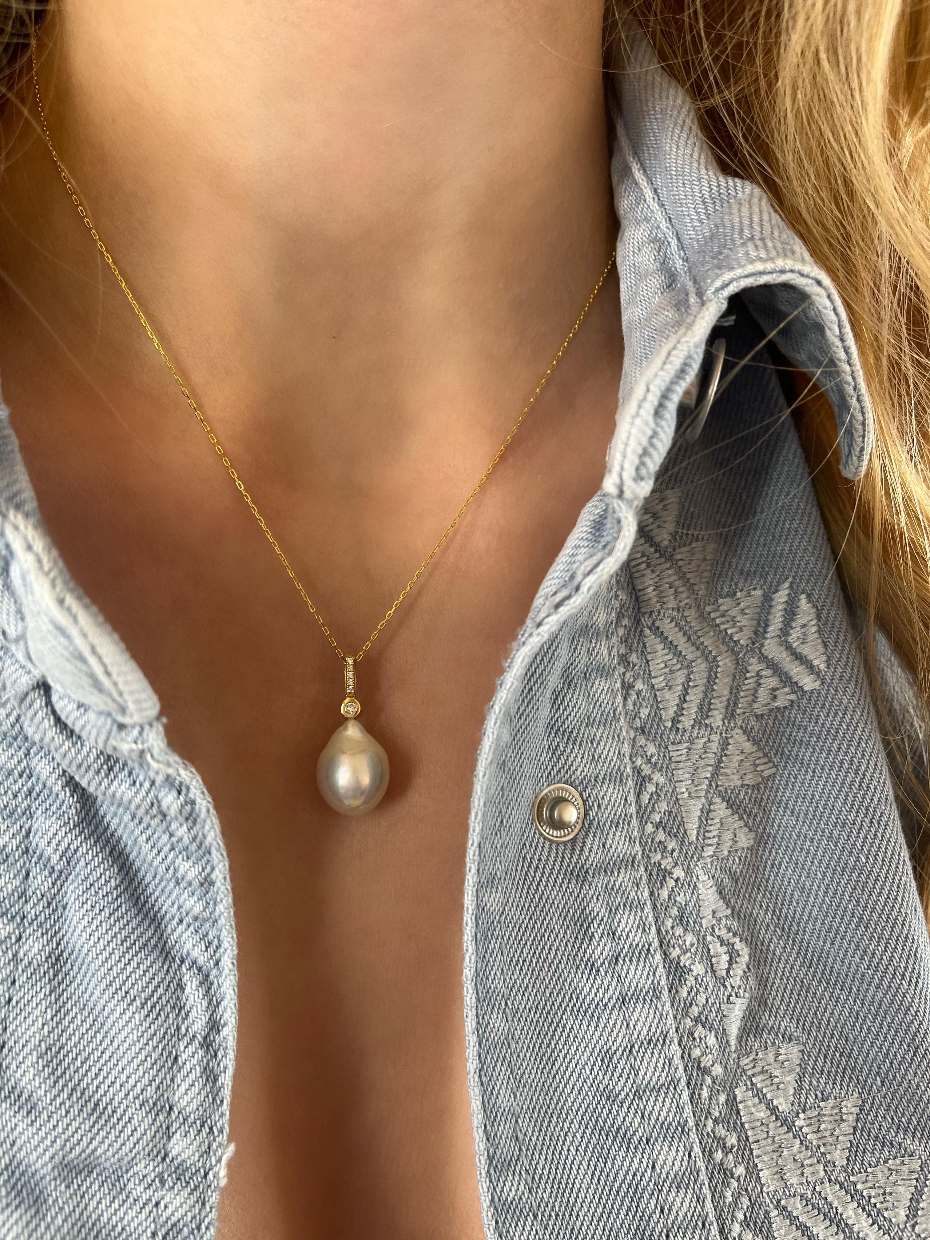 Our Baroque Pearl necklace features a baroque drop shaped pearl suspended from a sparkly chain and accentuated by glimmering diamonds. The simplicity in its silhouette combined with the high-quality materials used, make this the ultimate day to