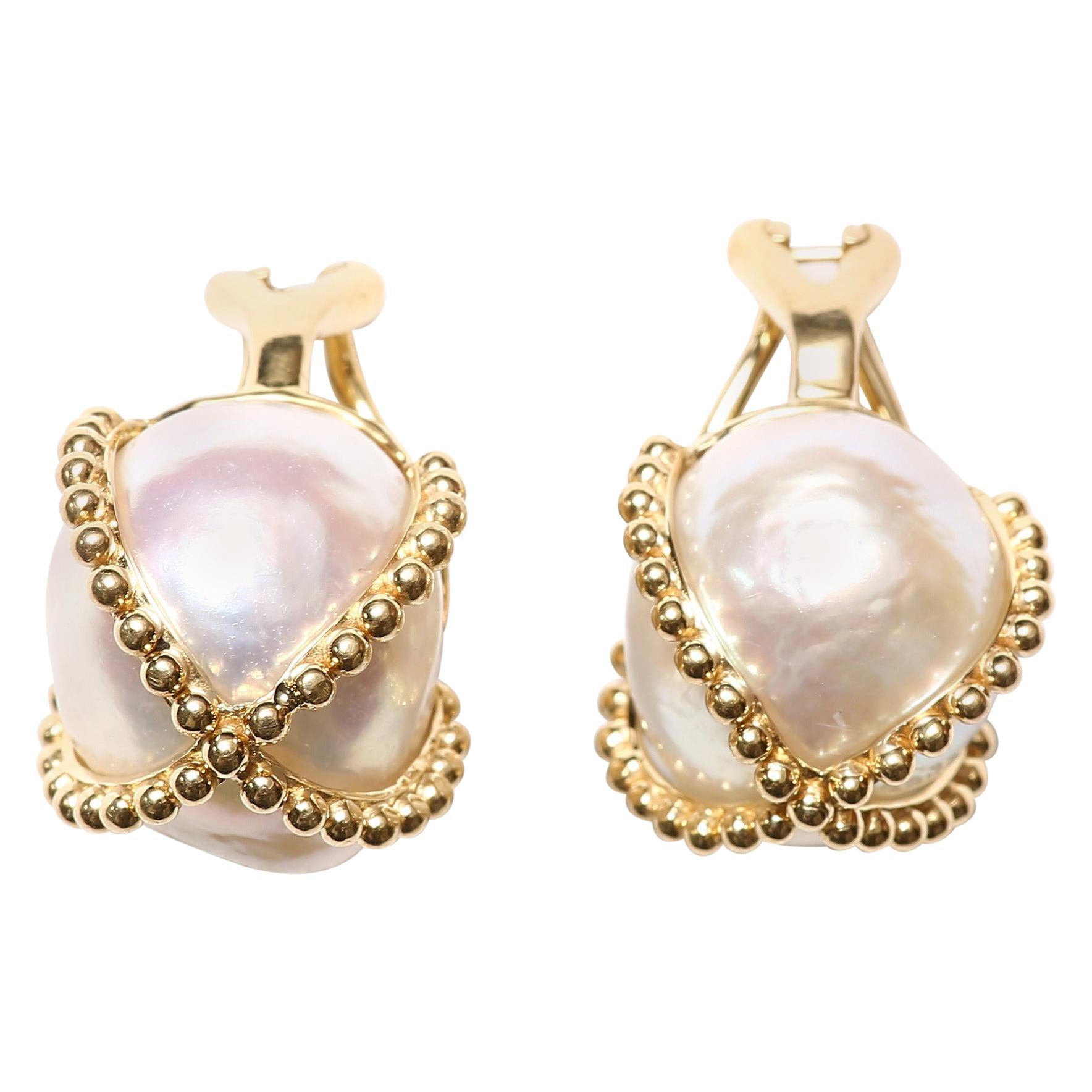 Barocke Perlen-Ohrringe aus Gold mit Clip im Angebot
