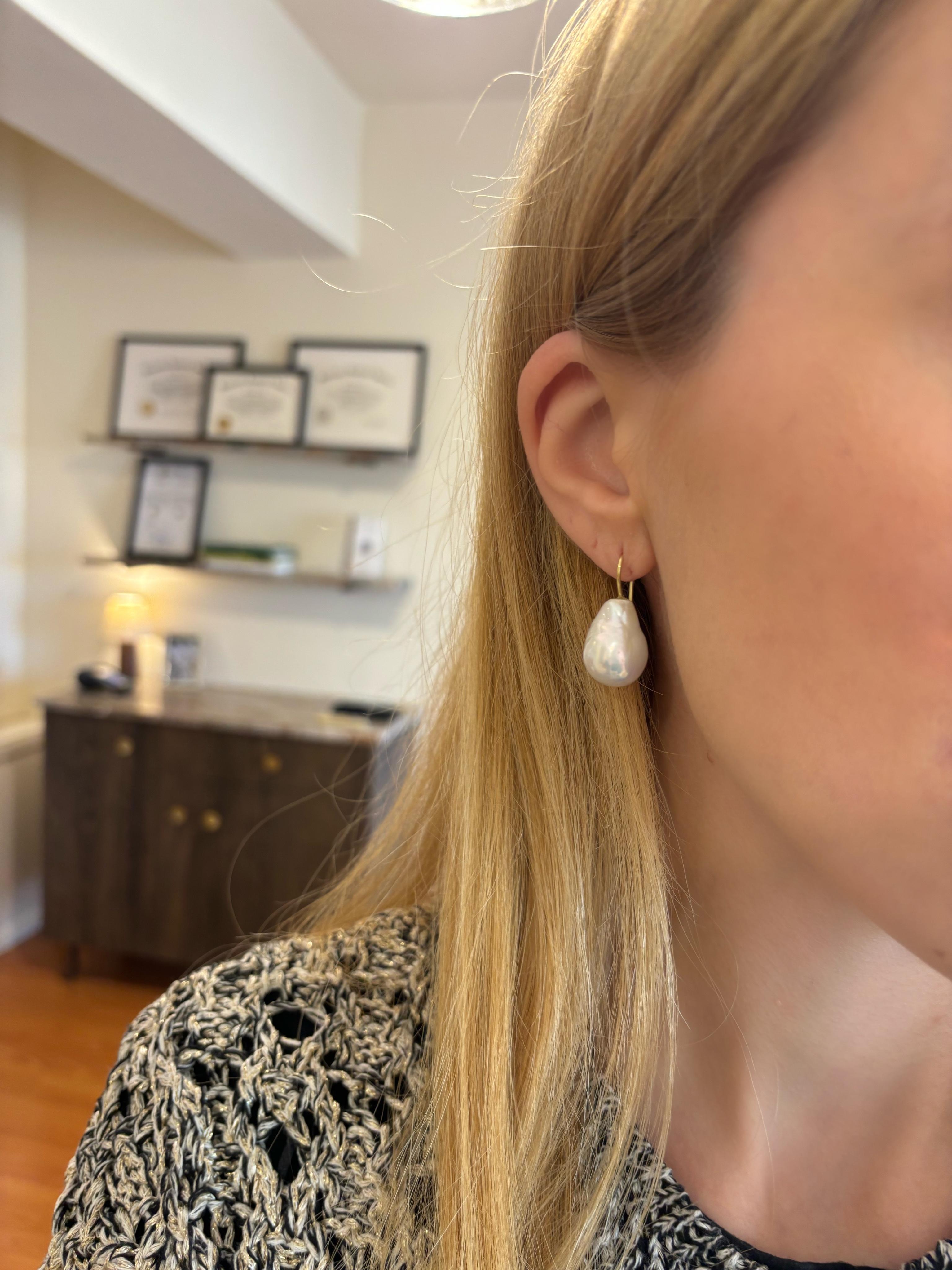 Contemporary Drop Pearl Earrings with Baroque Pearls in 18K gold hook