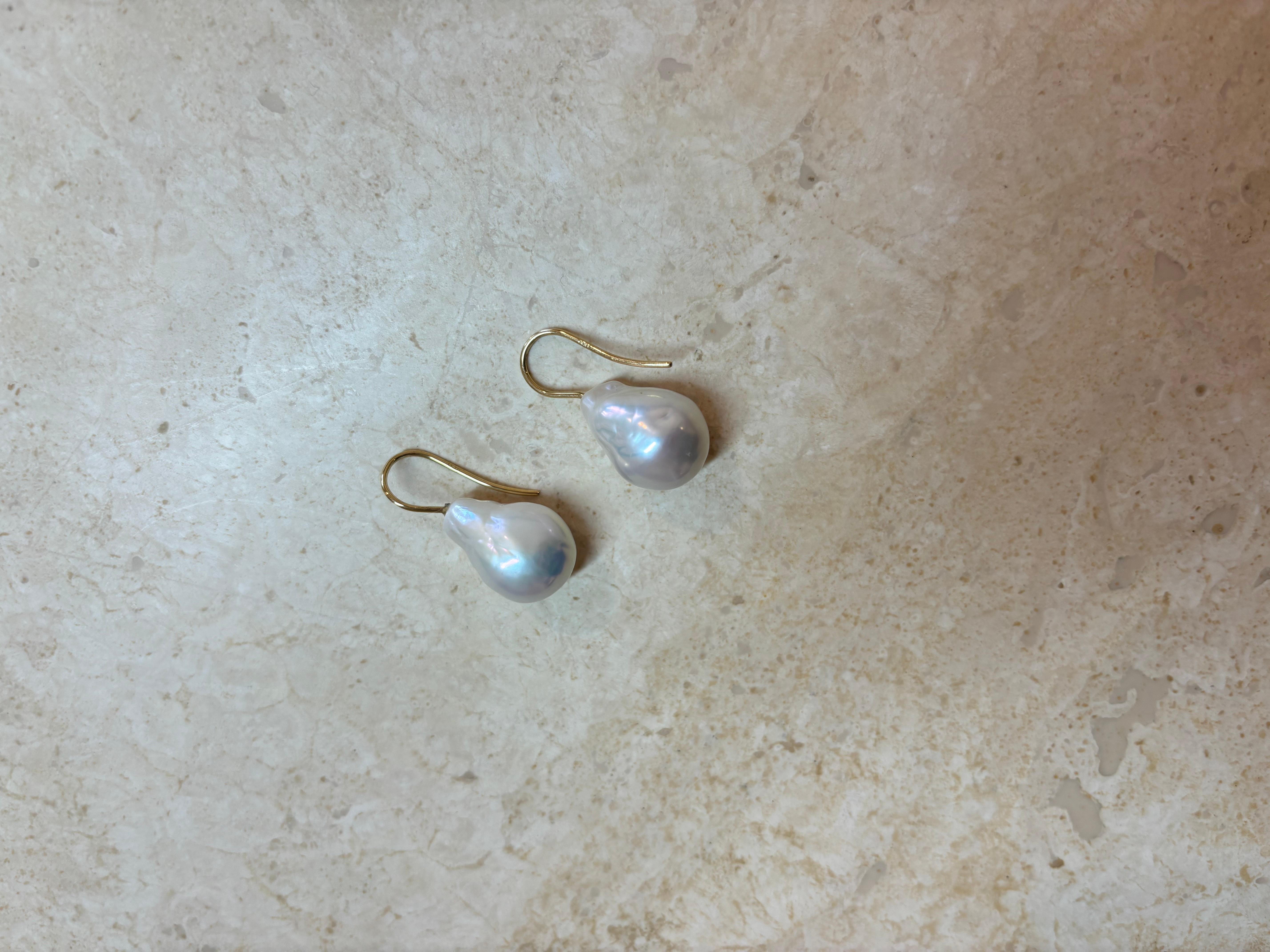 Women's or Men's Drop Pearl Earrings with Baroque Pearls in 18K gold hook