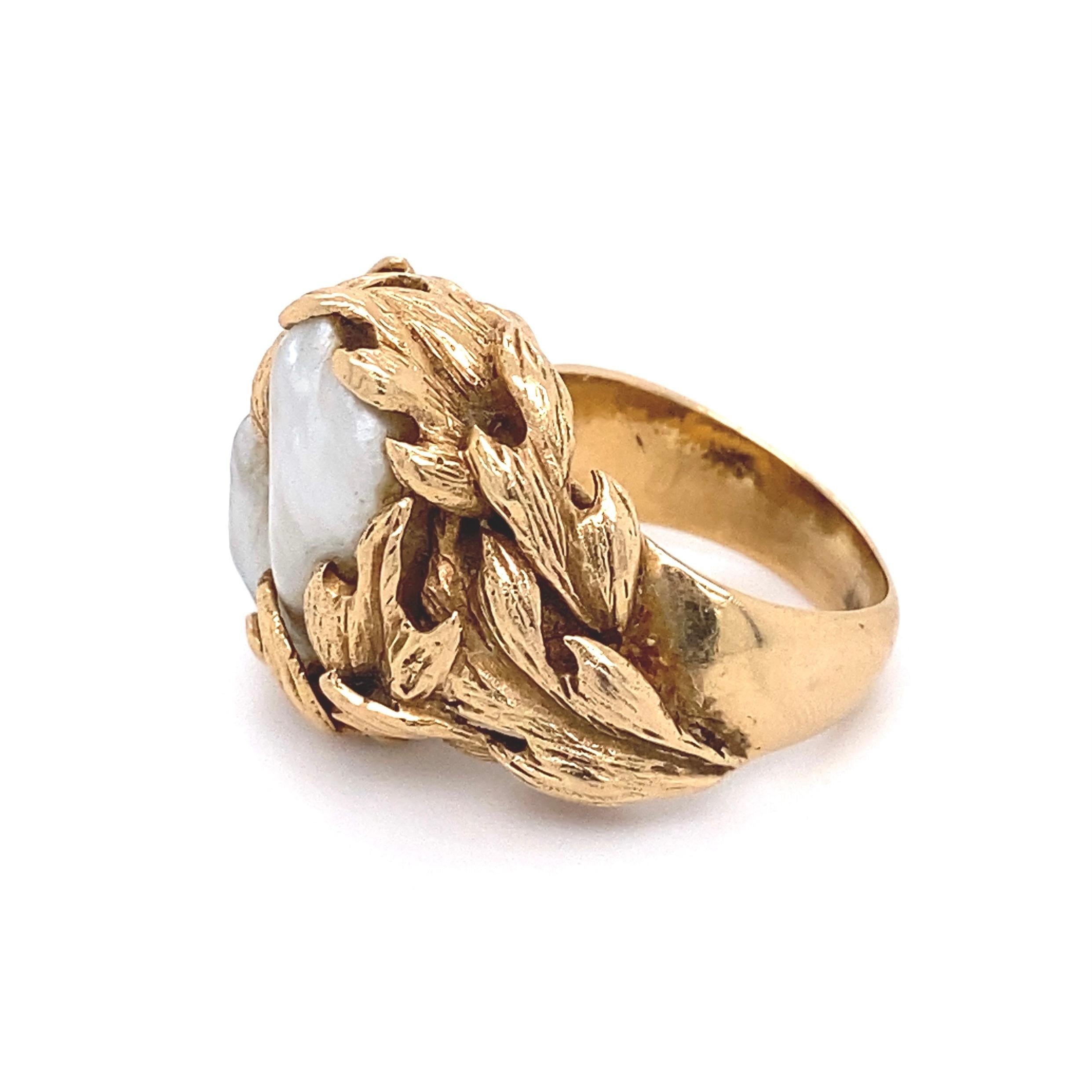 Baroque Pearl in Gold Leaves Cocktail Ring Estate Fine Jewelry In Excellent Condition For Sale In Montreal, QC