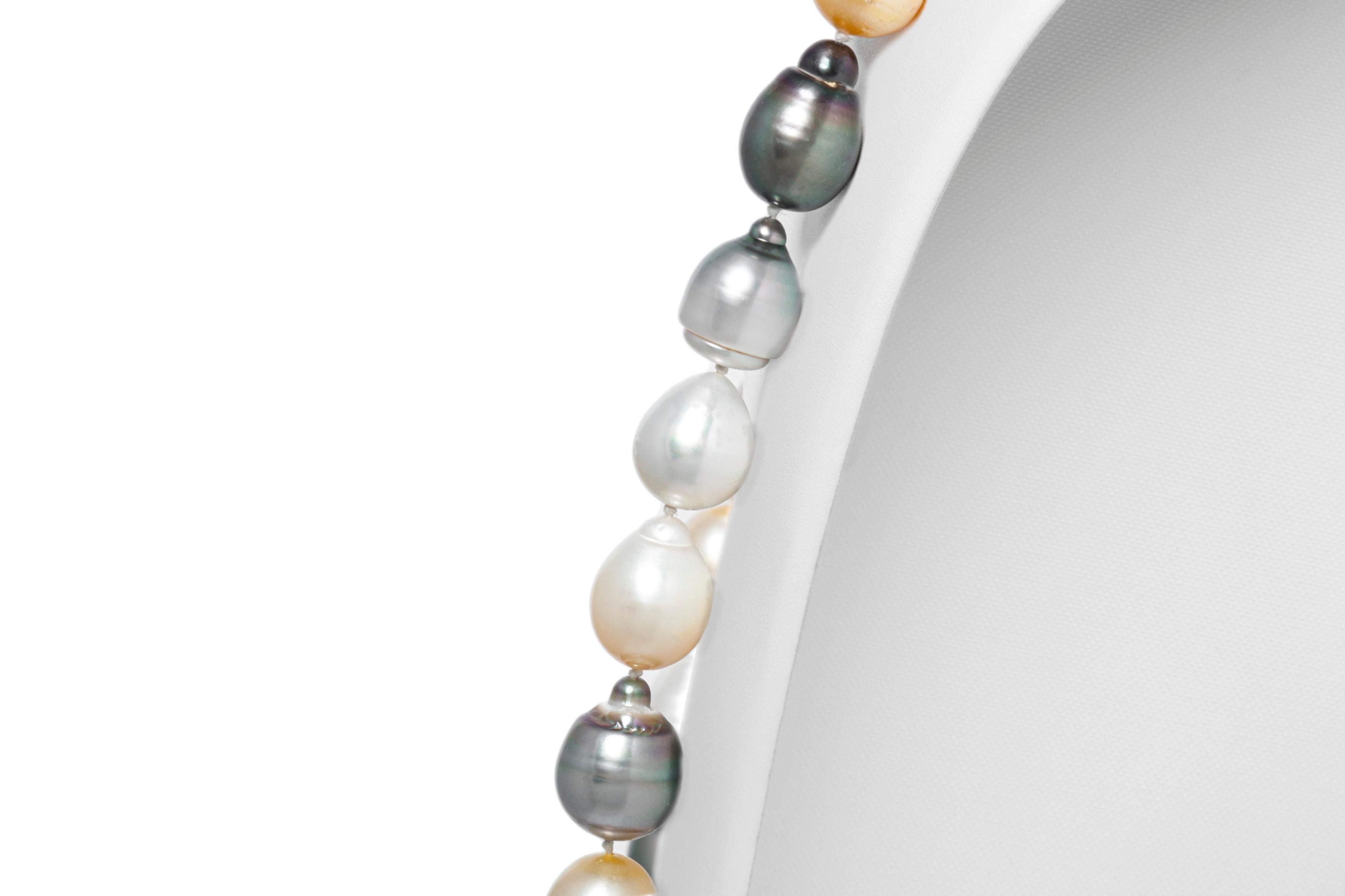 Necklace, finely crafted in 18k and 14k gold with pearls. Size of the pearls is between 13.3 to 17.3 mm.