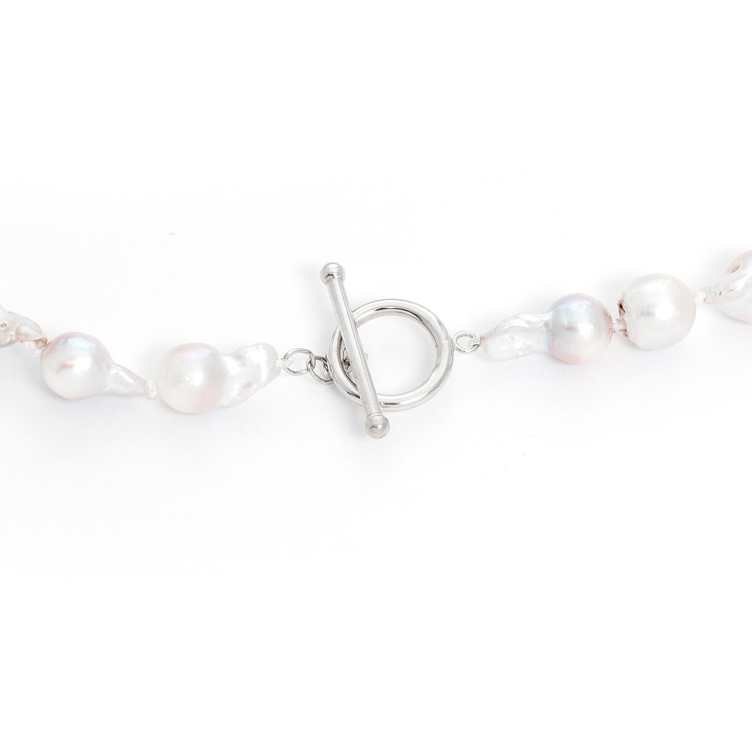 Women's Baroque Pearl Necklace