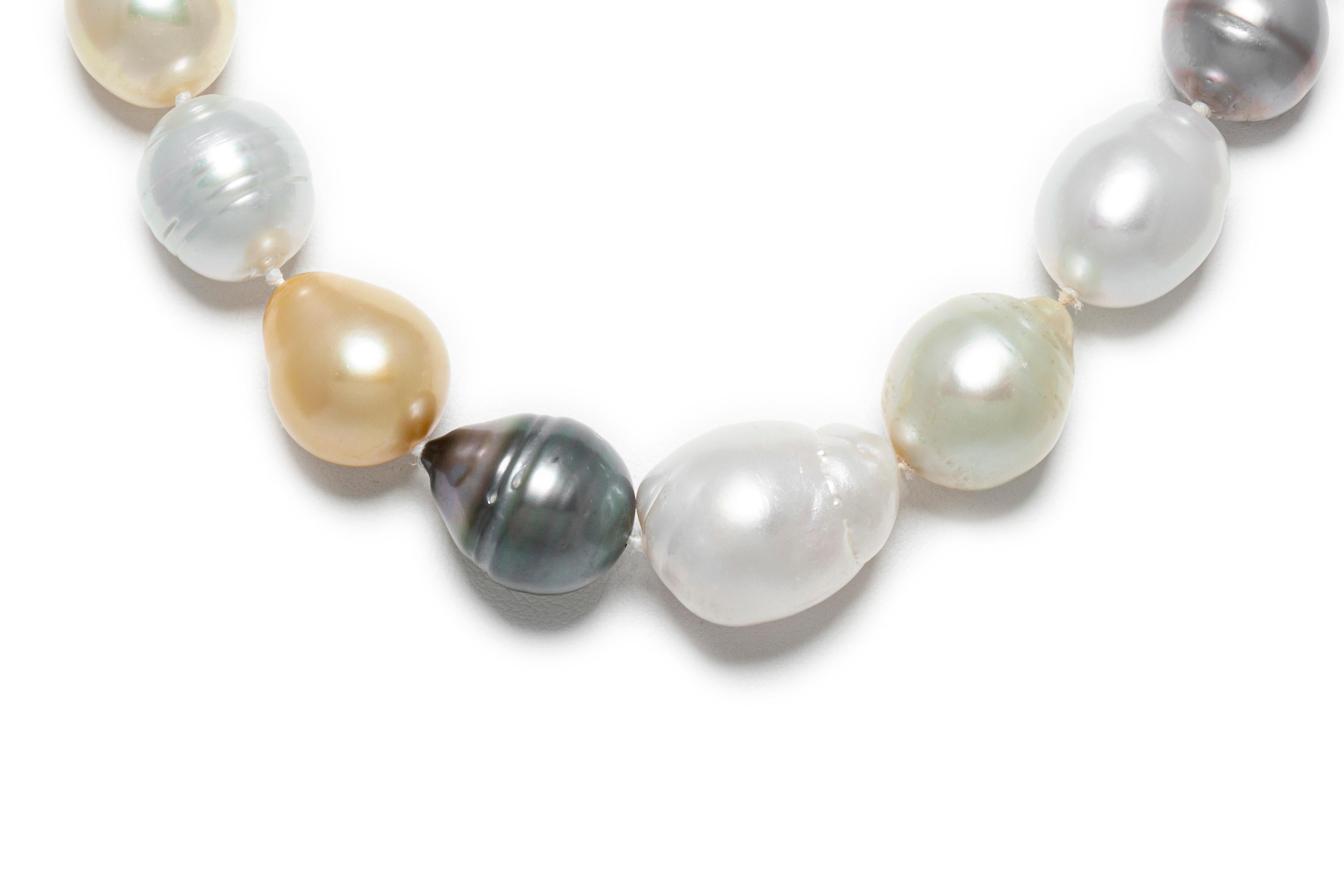 Women's Baroque Pearl Necklace For Sale