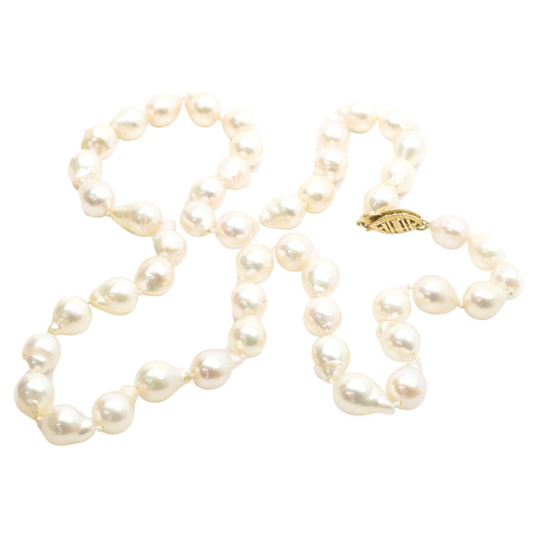 Baroque Pearl Necklace with 14 Karat Yellow Gold Clasp For Sale at 1stDibs