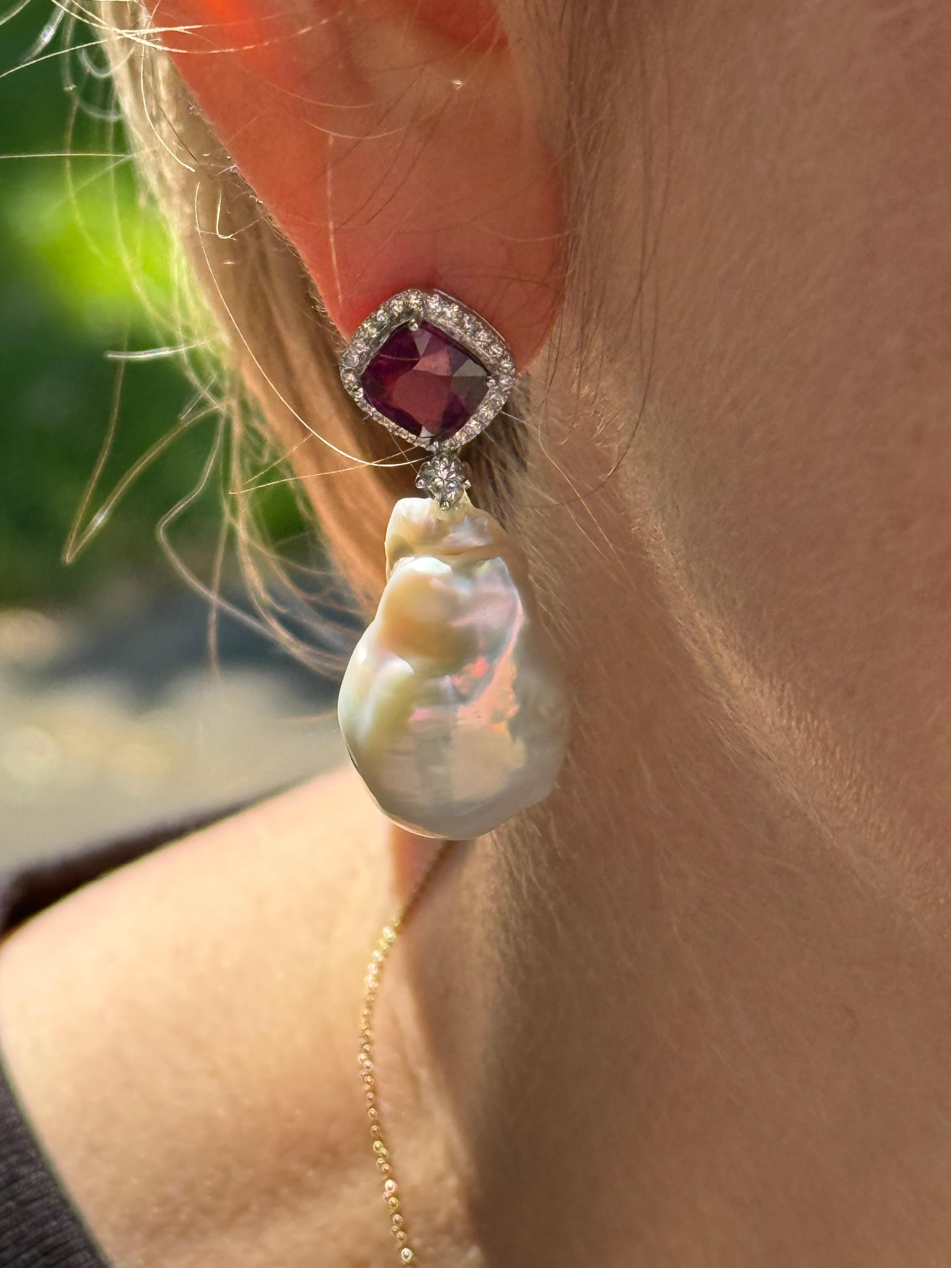 Pendientes Gota de Perla Barroca y Granate Rojo con Halo en Oro de 18 K en venta 6