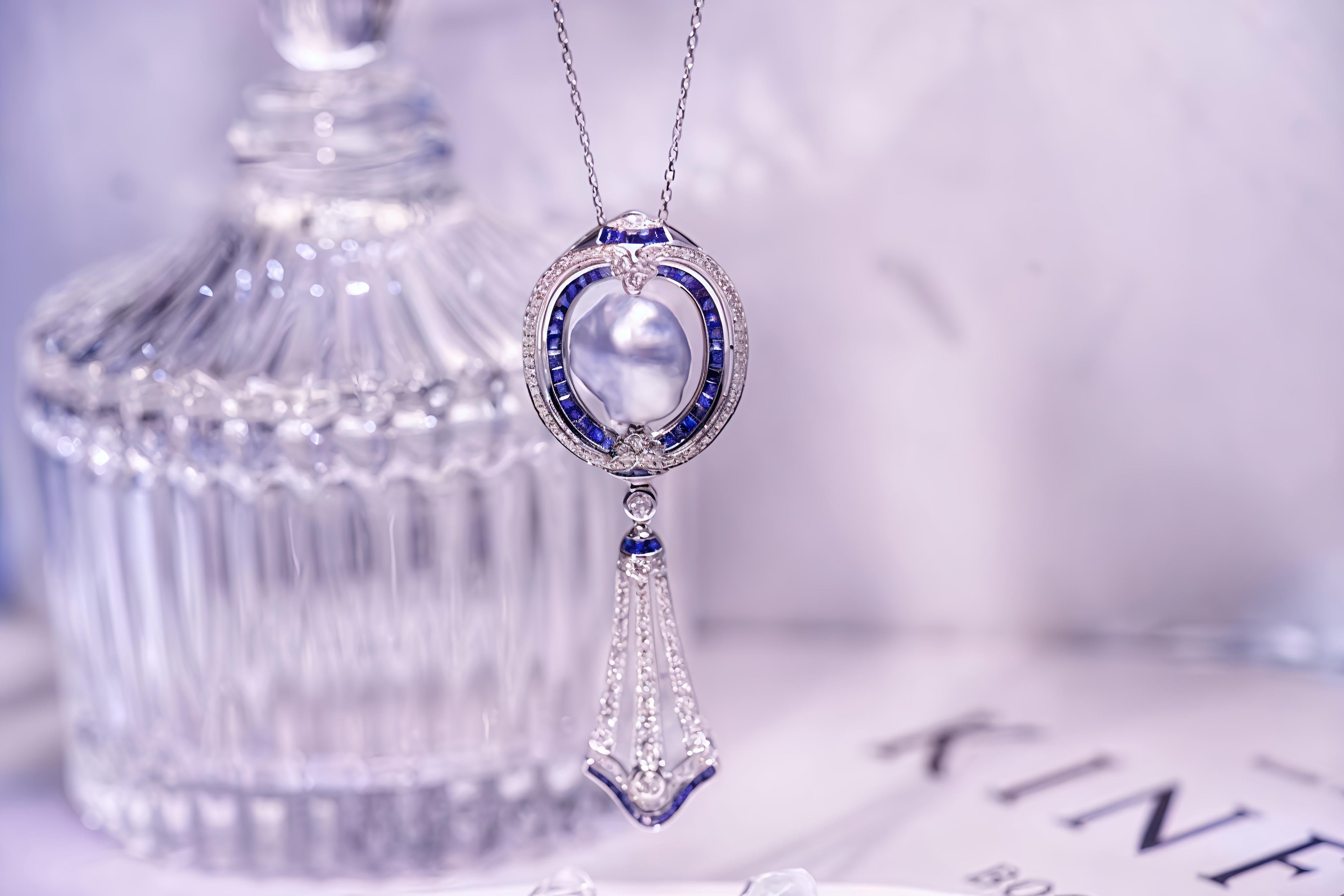 6.93 Carat Pearl Vivid Blue Sapphire and Diamond Pendant/Brooch 

Baroque Pearl - 6.93 ct
Side Stone - Sapphire and Diamonds
Total Weight - 8.05 GM

Exquisite Design: The overall design features an oval - shaped frame with intricate details. The