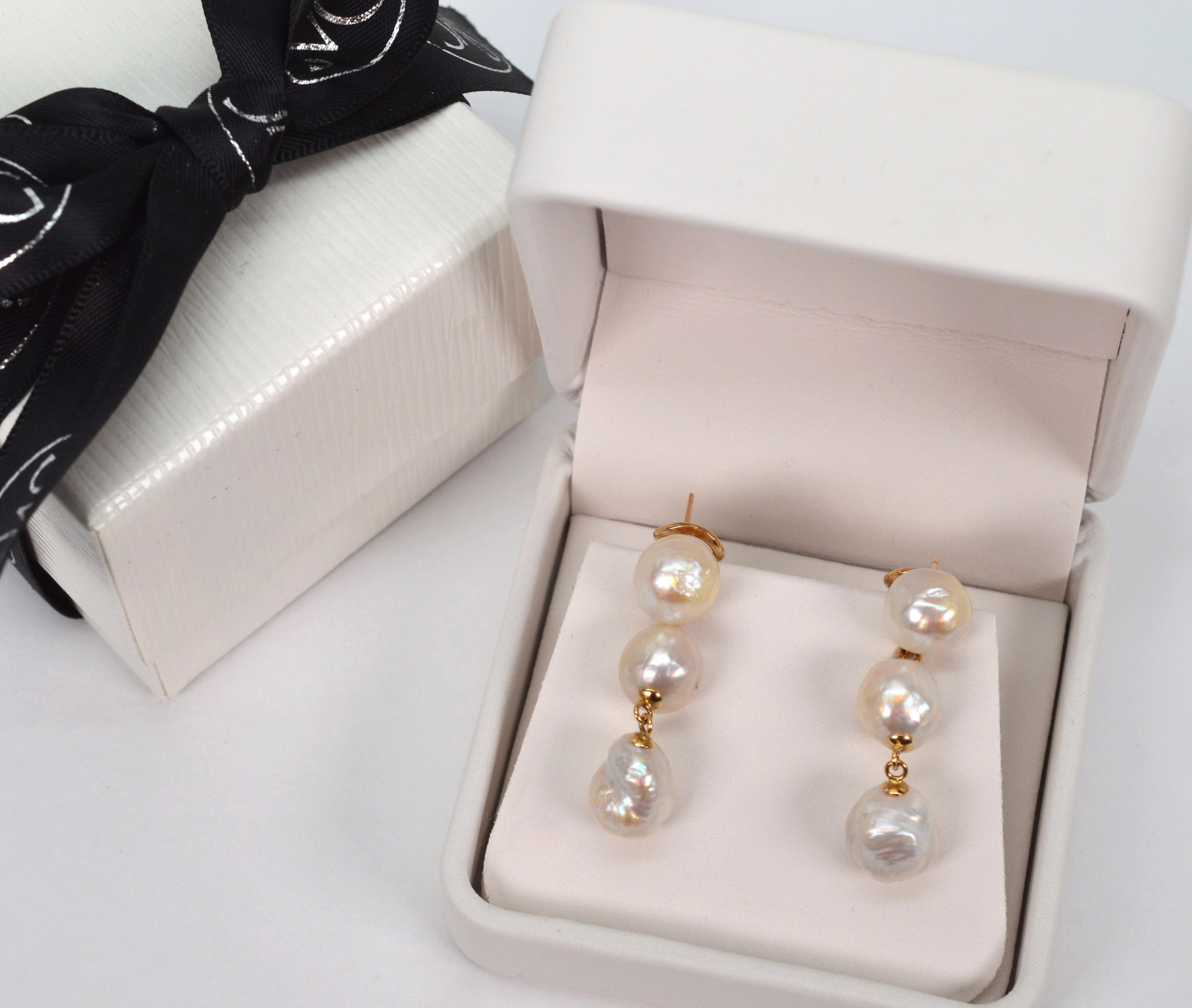 Boucles d'oreilles en or jaune 14 carats à triple goutte de perles baroques en vente 3