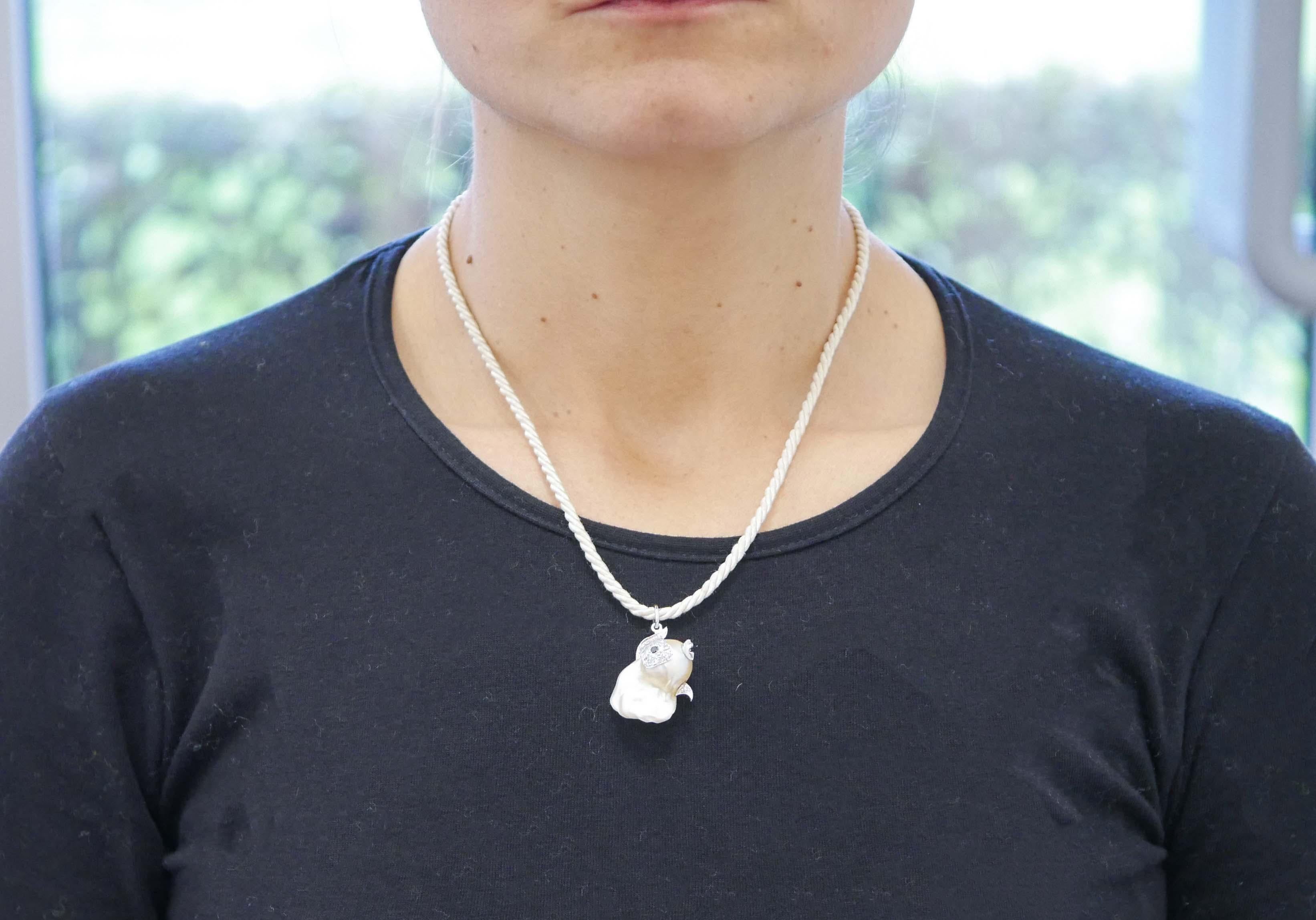 Baroque Pearl, Diamonds, 14 Karat White Gold  Fish Pendant Necklace. In Good Condition In Marcianise, Marcianise (CE)