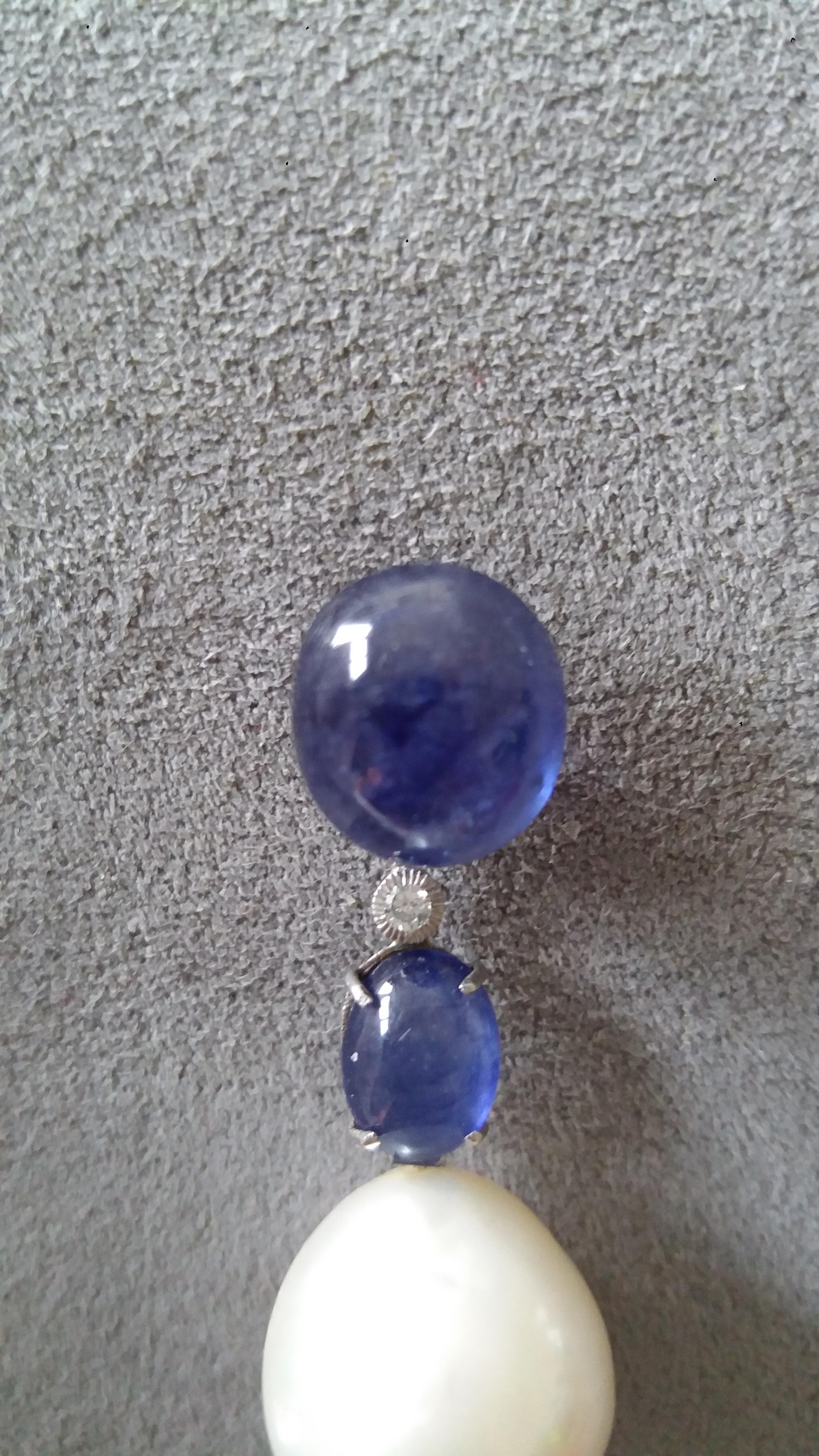 Barocke Perlen und blauer Saphir Oval Cabochon Gold Diamanten Tropfenohrringe (Gemischter Schliff) im Angebot
