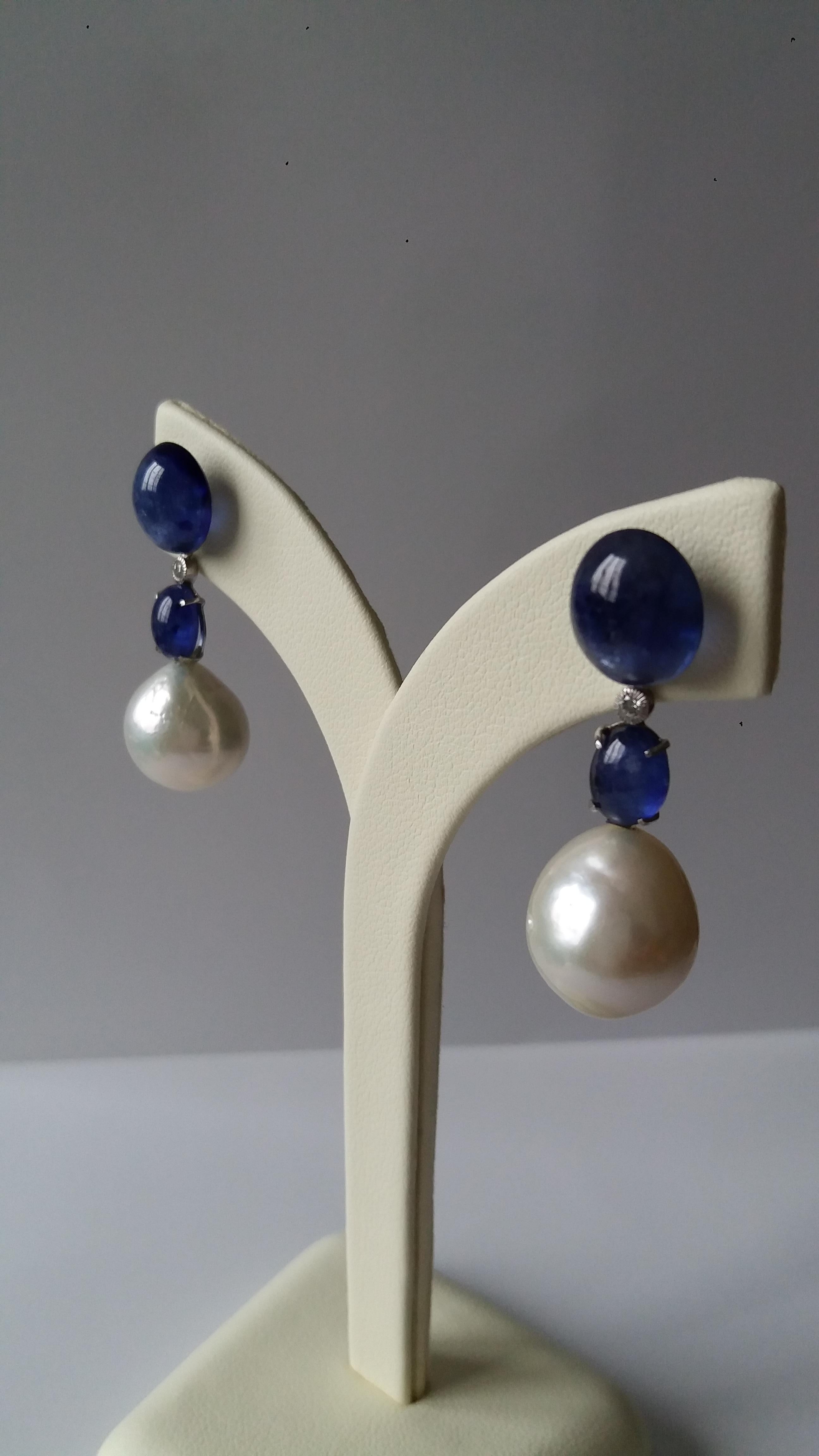 Baroque Pearls and Blue Sapphire Oval Cabochon Gold Diamonds Drop Earrings In Good Condition For Sale In Bangkok, TH