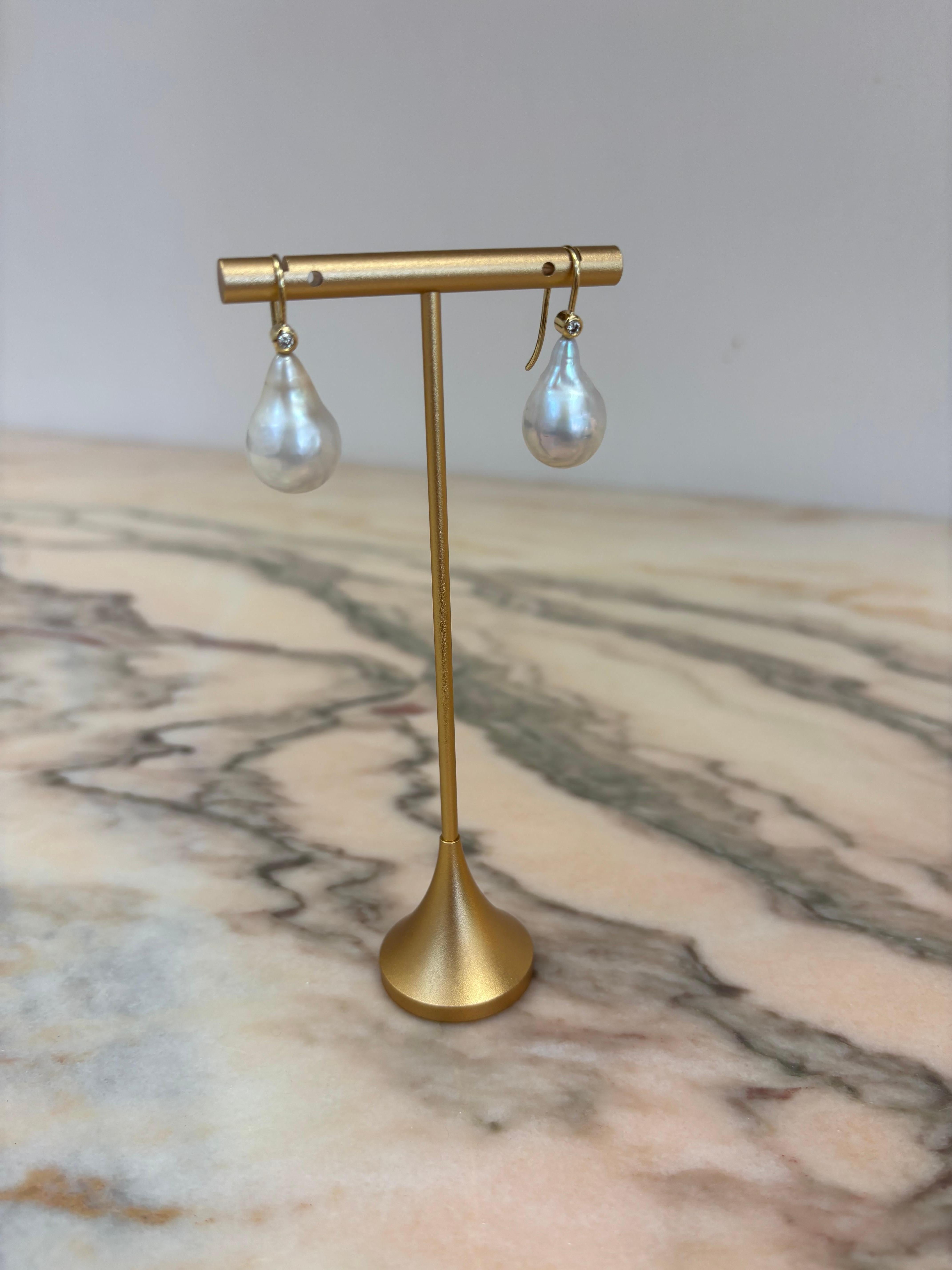 Orecchini barocchi con perle e diamanti, oro 18 carati di Michelle Massoura In condizioni Nuovo in vendita a Nicosia, CY