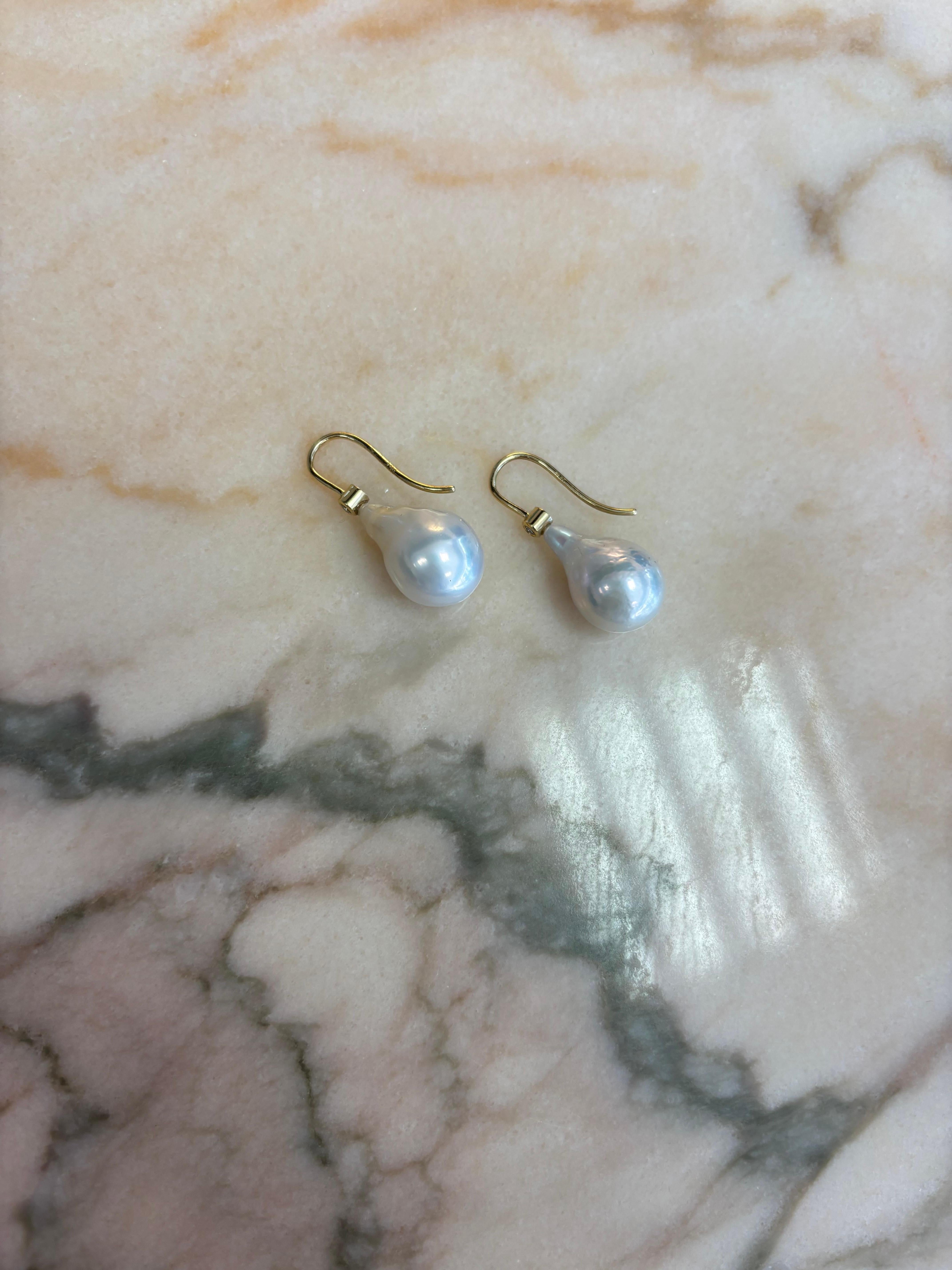 Orecchini barocchi con perle e diamanti, oro 18 carati di Michelle Massoura in vendita 1