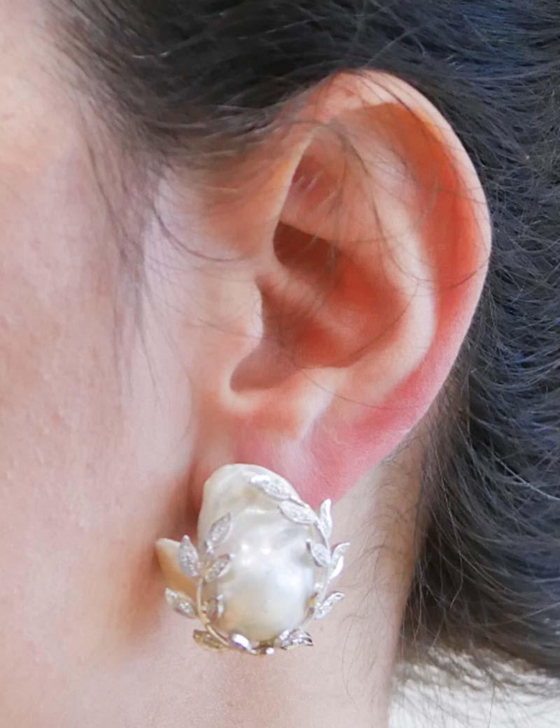 Baroque Pearls, Diamonds, Platinum and 14 Karat White Gold Earrings. en Bueno estado para la venta en Marcianise, Marcianise (CE)