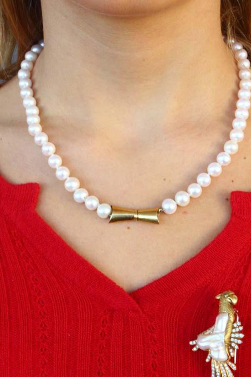 Women's Baroque Pearls, Emerald, Diamonds, 18 Kt Yellow Gold Parot Brooch. For Sale