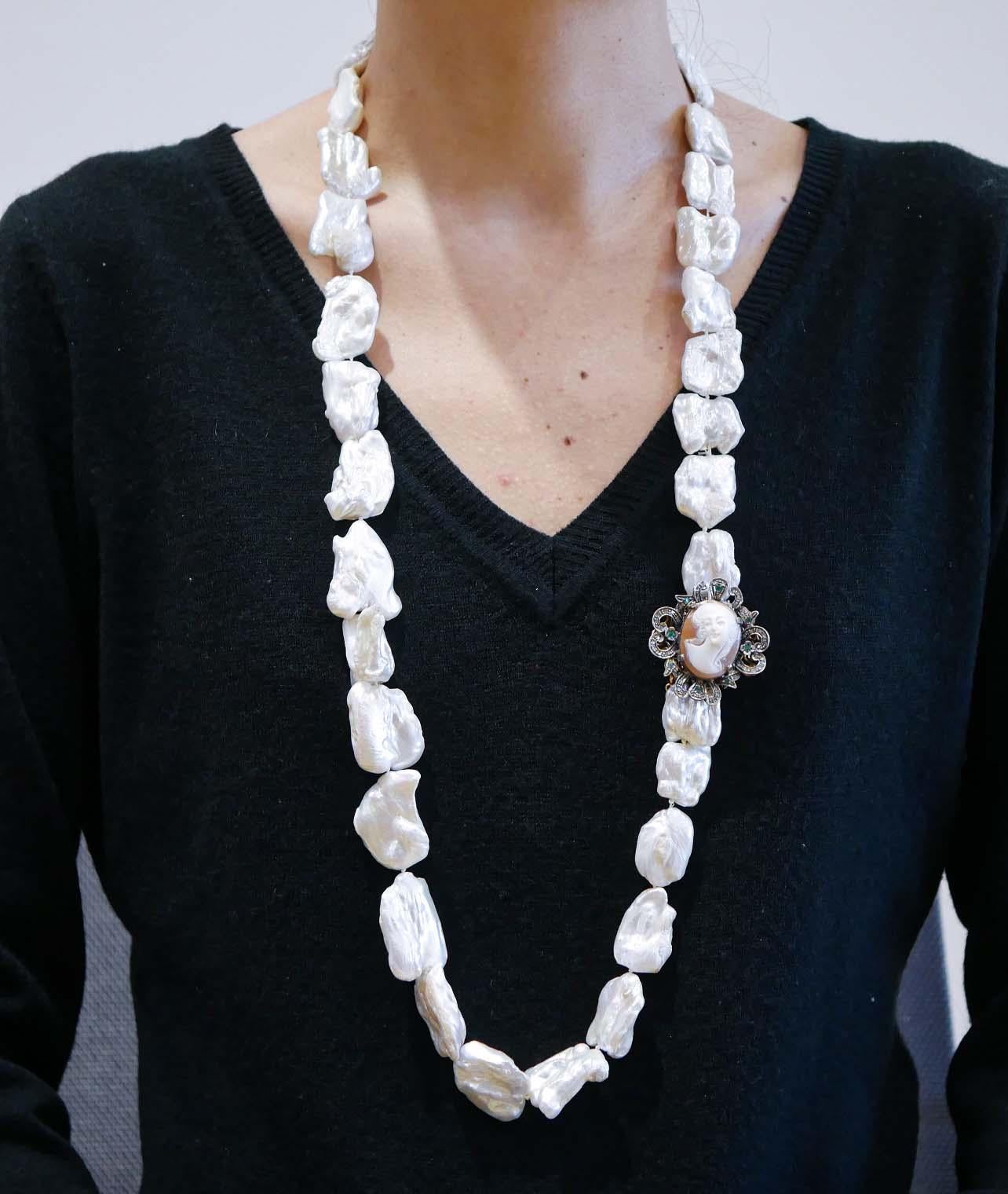 Baroque Pearls, Emeralds, Cameo, Diamonds, Rose Gold and Silver Necklace. In Good Condition For Sale In Marcianise, Marcianise (CE)