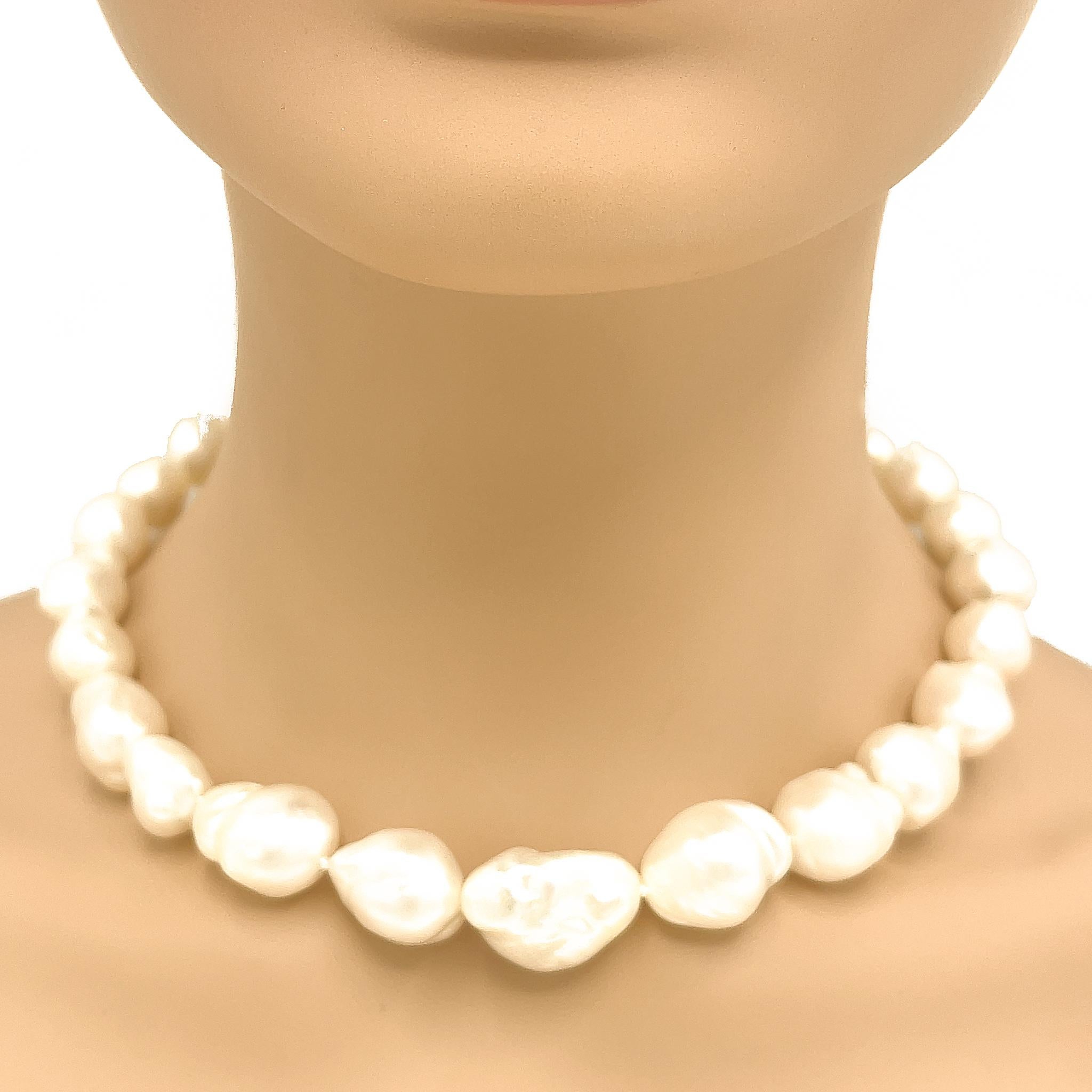 Barockperlen-Halskette mit Diamantverschluss (Rundschliff) im Angebot