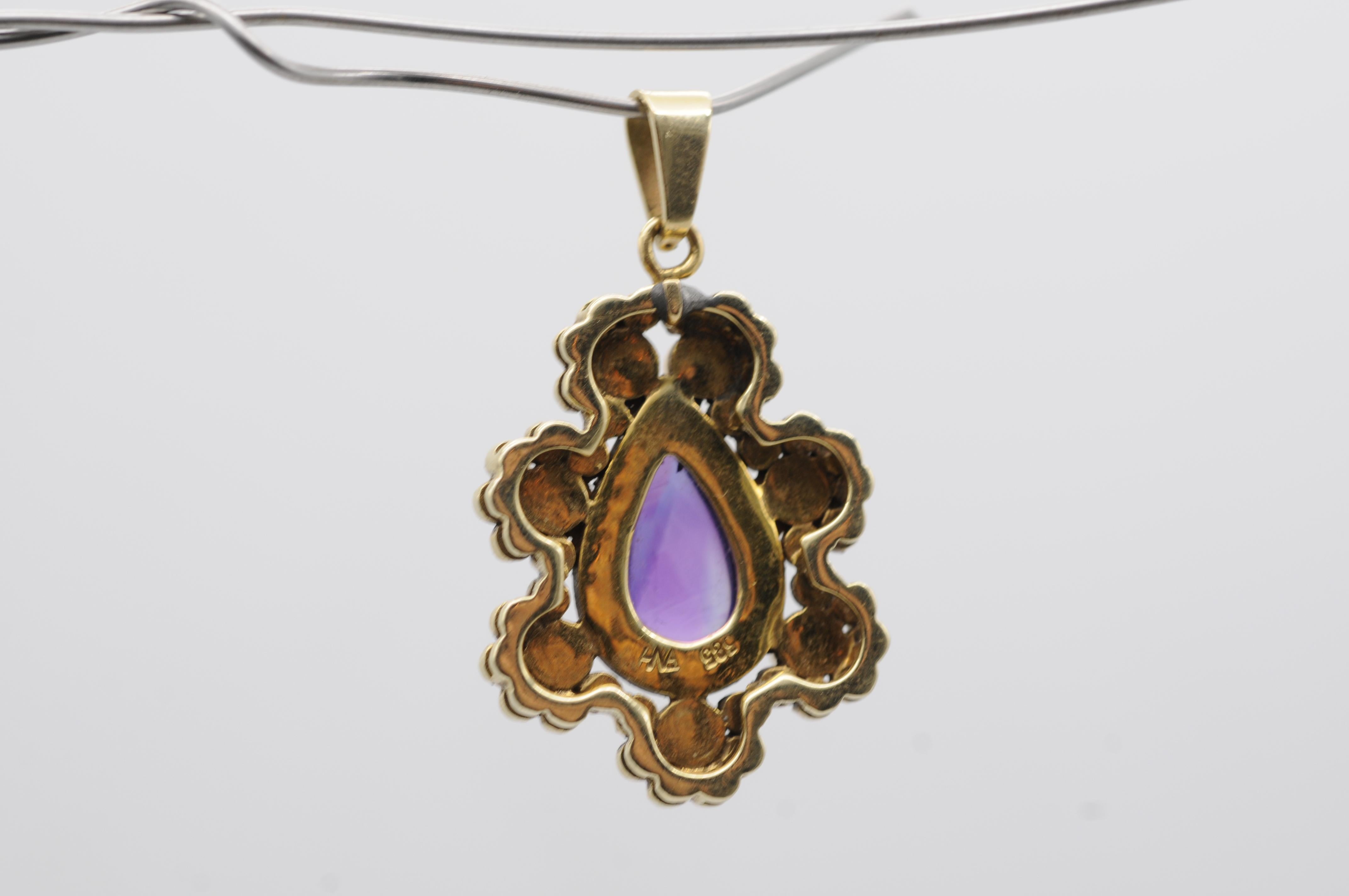 Ciondolo barocco con perle di ametista e crisoprasio realizzato in oro 14k in vendita 4