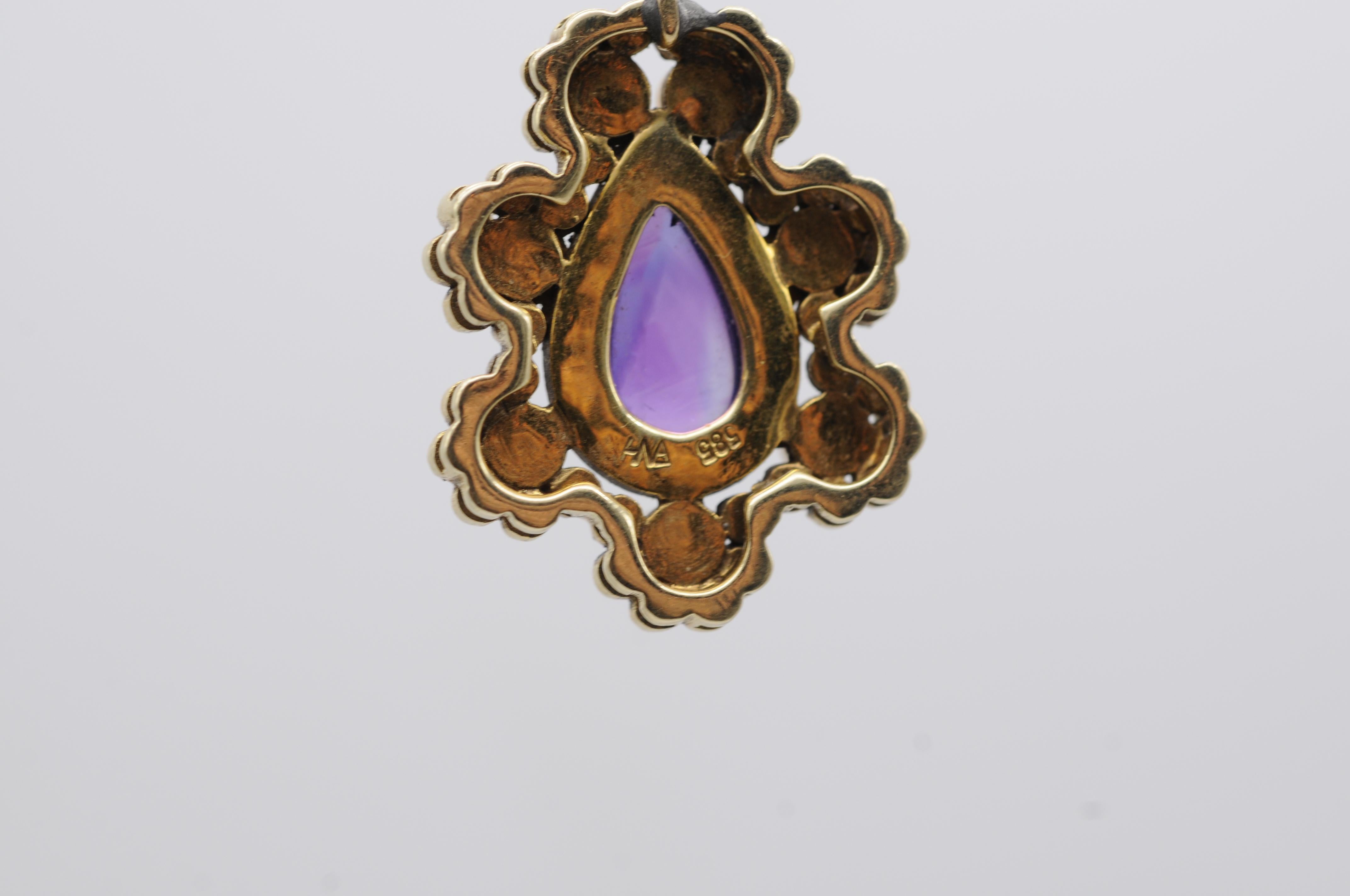 Ciondolo barocco con perle di ametista e crisoprasio realizzato in oro 14k in vendita 3
