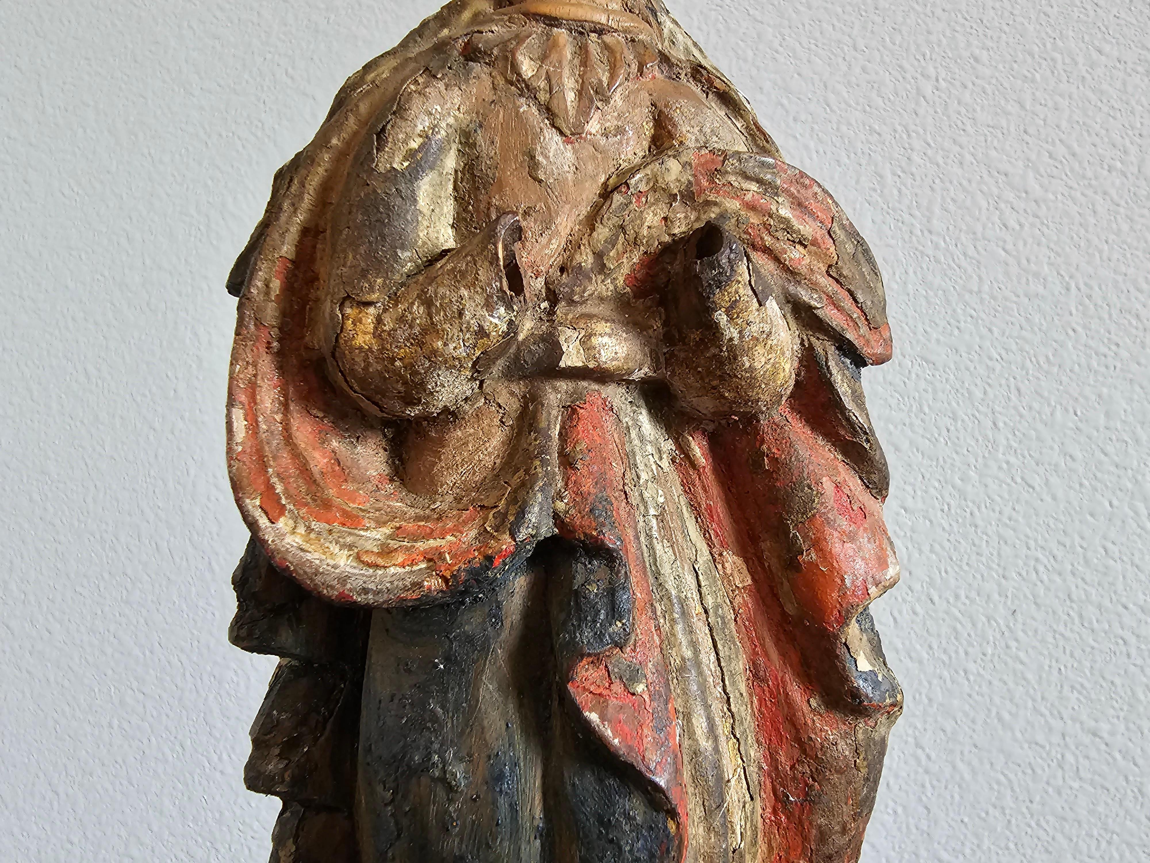 Figure d'autel Sainte-Espagne polychrome sculptée d'époque baroque européenne  en vente 7