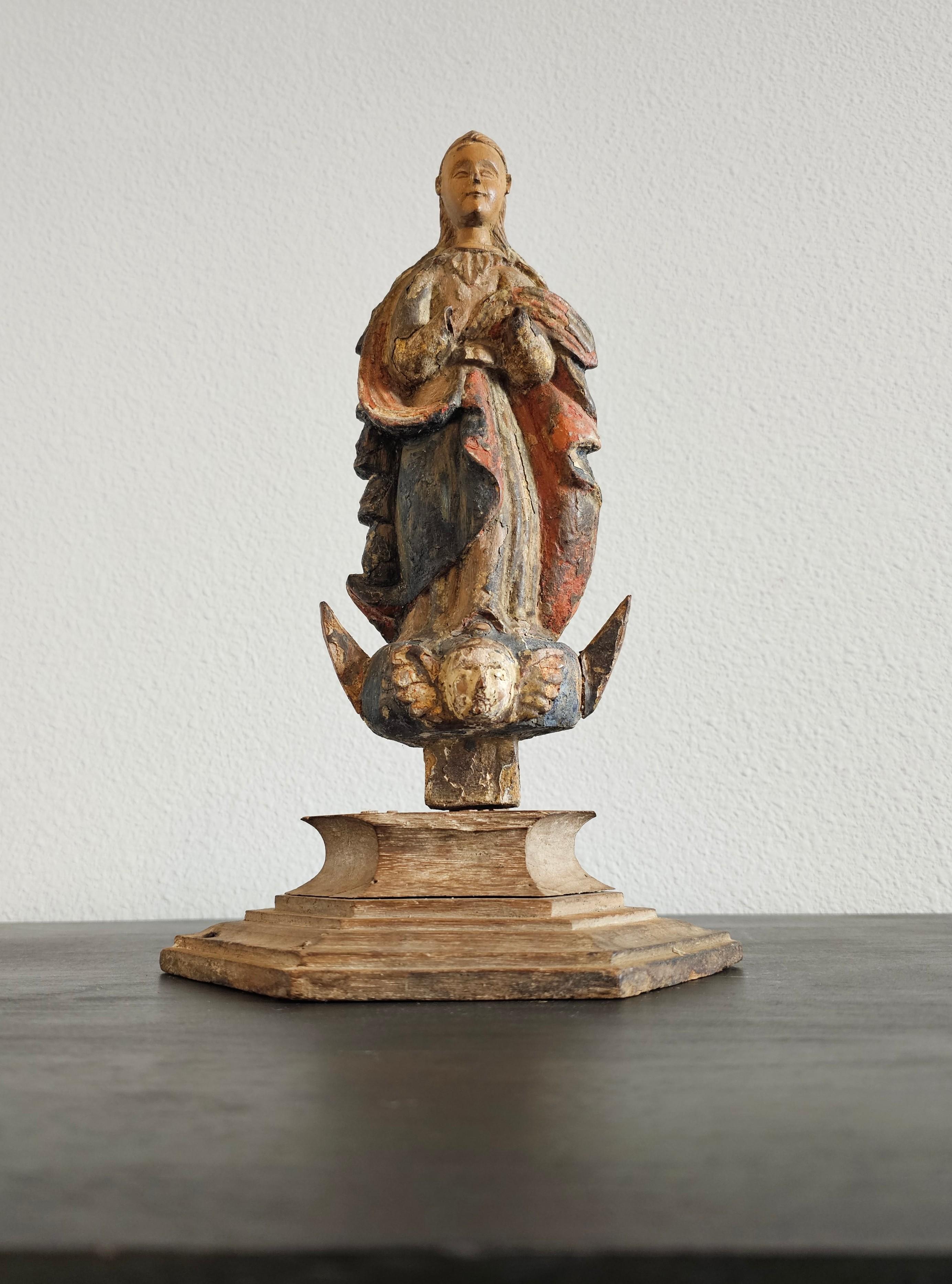 Hand-Carved Baroque Period European Antique Carved Polychrome Santo Altar Figure For Sale